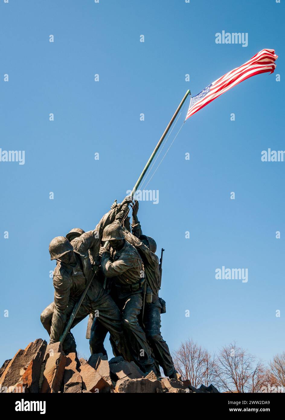 Le mémorial de guerre du corps des Marines des États-Unis situé dans le comté d'Arlington, en Virginie, est une statue réaliste du deuxième lever du drapeau sur Iwo Jima, aux États-Unis Banque D'Images