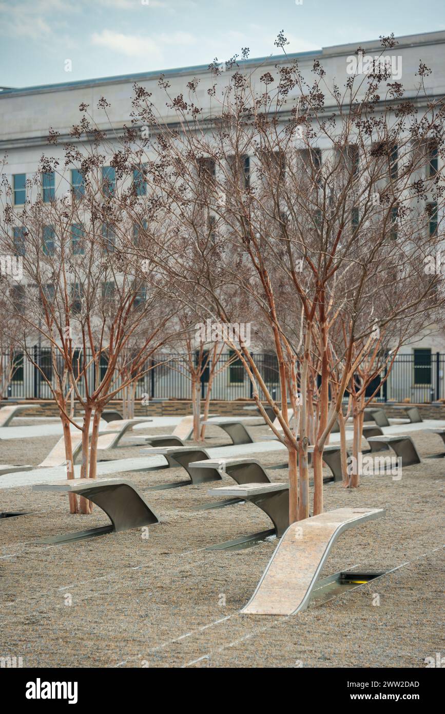 Le Pentagone Memorial, anciennement le National Pentagone Memorial 9/11, situé juste au sud-ouest du Pentagone dans le comté d'Arlington, Virginie, États-Unis Banque D'Images