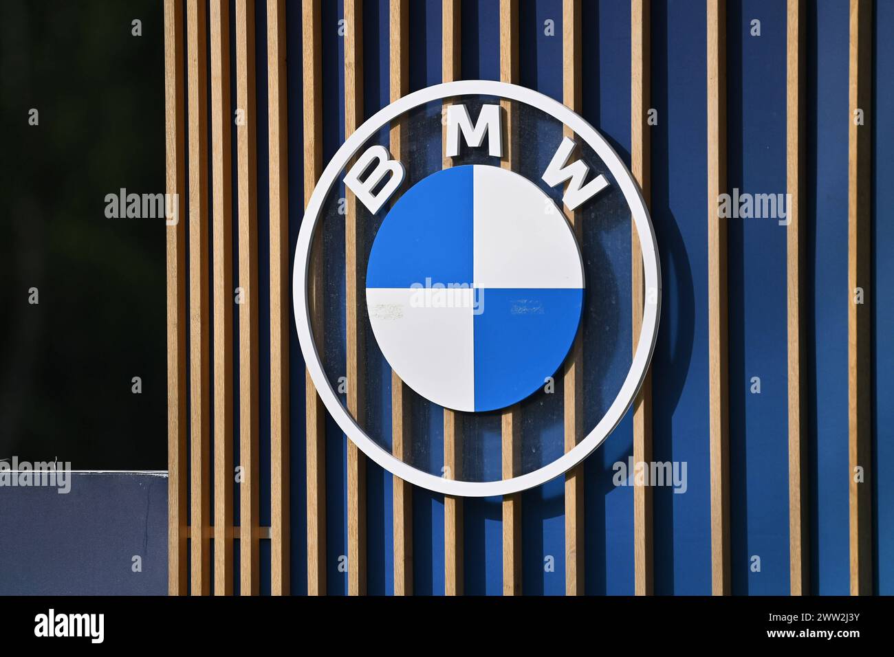 Themenbild zur BMW GROUP Jahrespressekonferenz AM 21.03.2024. Archivfoto : BMW M logo Firmenembllem, Autobauer. *** Thème image pour la conférence de presse annuelle DU GROUPE BMW le 21 03 2024 ARCHIVE PHOTO BMW M logo emblème de la société, constructeur automobile Banque D'Images
