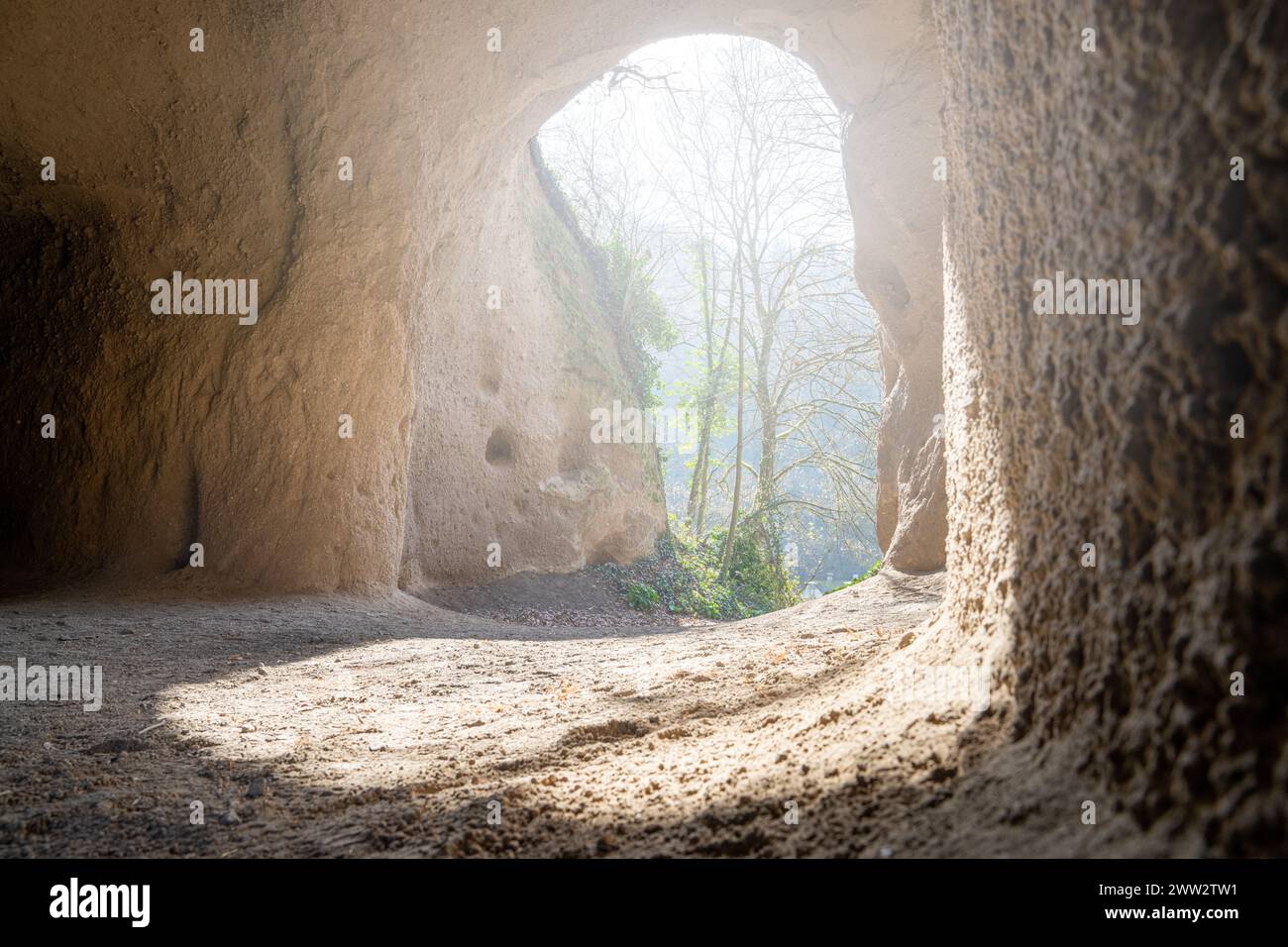 Image panoramique de grottes près de Brohl, Eifel, Rhénanie-Palatinat, Allemagne Banque D'Images
