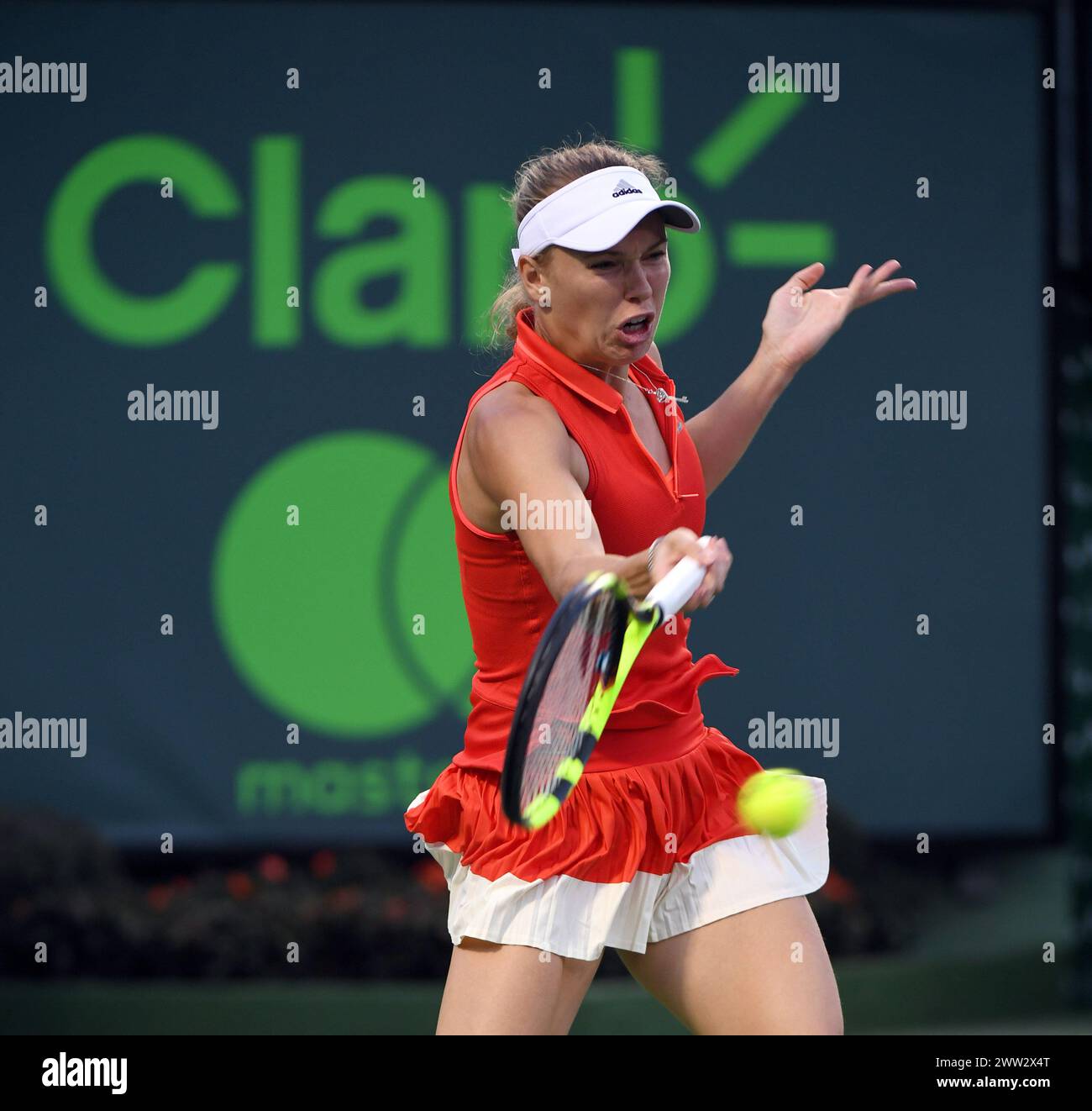 KEY BISCAYNE, FL - 23 MARS : Caroline Wozniacki du Danemark en action contre Varvari Lepchenko des États-Unis au Crandon Park Tennis Center le 23 mars 2017 à Key Biscayne, Floride. Personnes : Caroline Wozniacki Banque D'Images