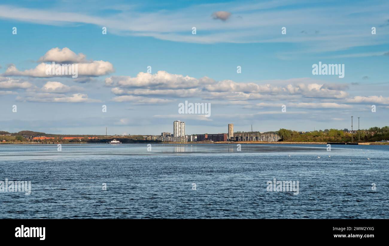 Limfjord et skyline d'Aalborg et Nørresundby, Nordjylland, Danemark Banque D'Images