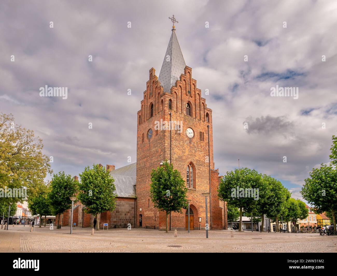 Église Sainte Gertrudes sur Torvet, place de la ville dans la ville de Grenaa, Djursland, Midtjylland, Danemark Banque D'Images