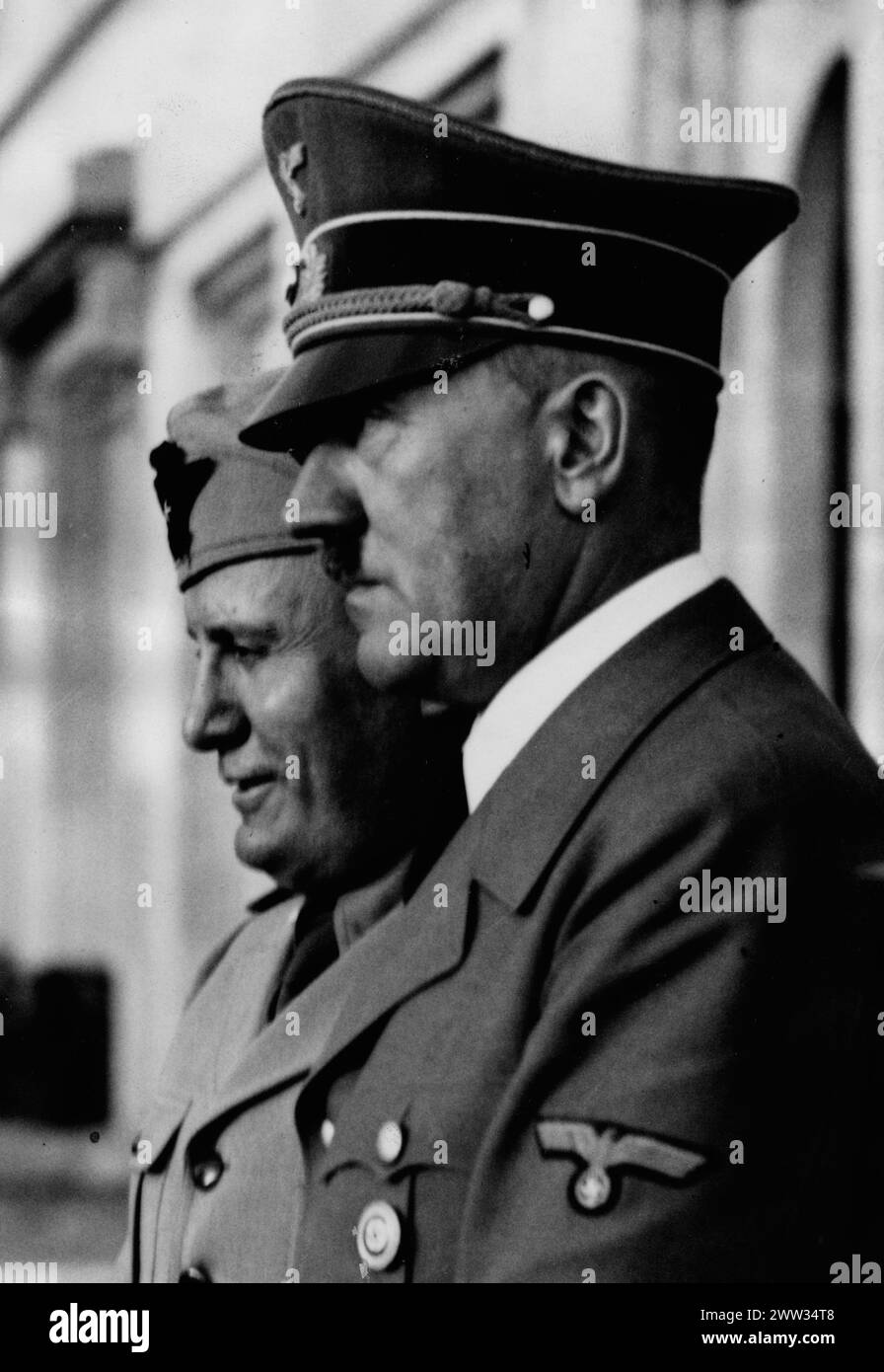 Adolf Hitler (au premier plan) et Benito Mussolini. Juin 1940 Banque D'Images