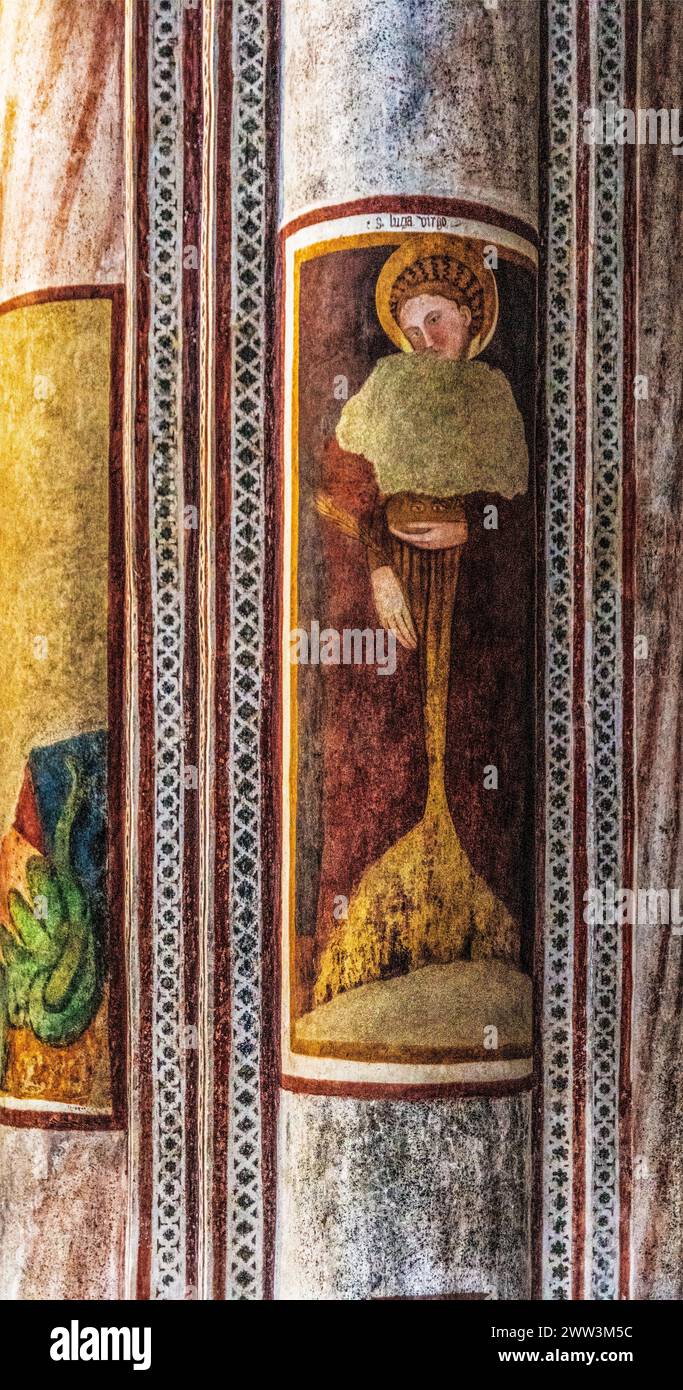 Fresques avec des scènes de l'ancien et du Nouveau Testament, Duomo di Santa Maria Maggiore, 13ème siècle, centre historique, Spilimbergo, Frioul, Italie Banque D'Images