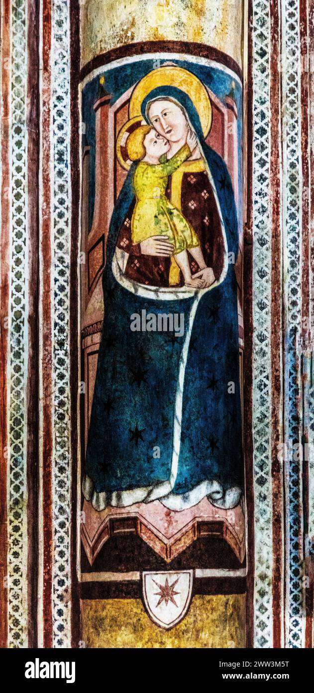 Fresques avec des scènes de l'ancien et du Nouveau Testament, Duomo di Santa Maria Maggiore, 13ème siècle, centre historique, Spilimbergo, Frioul, Italie Banque D'Images