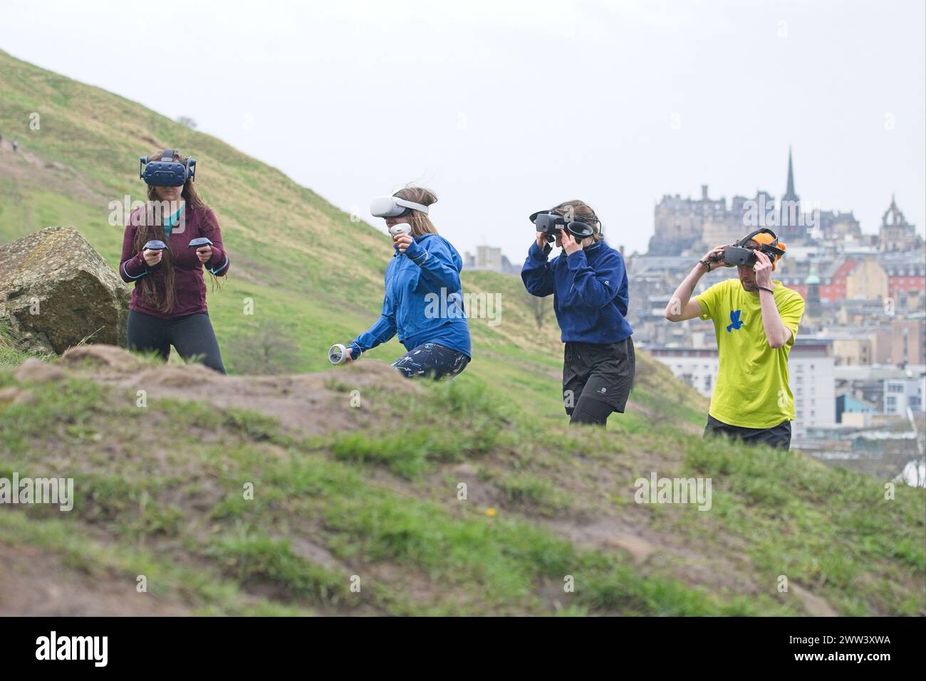 Edimbourg, Écosse, jeudi 21 mars 2024. Lancement d'un nouveau jeu VR au Festival des Sciences d'Édimbourg de cette année. Les visiteurs auront l'occasion de tester Venture's Gauntlet VR de BearHammer Games, un jeu de fitness d'aventure intense et stimulant inspiré par les Highlands écossais. Fait partie de Creative Informatics : Unleashing the Power of Data - une vitrine interactive de projets axés sur les nouvelles technologies et les données au National Museum of Scotland du 30 mars au 7 avril. Crédit : Brian Anderson Banque D'Images