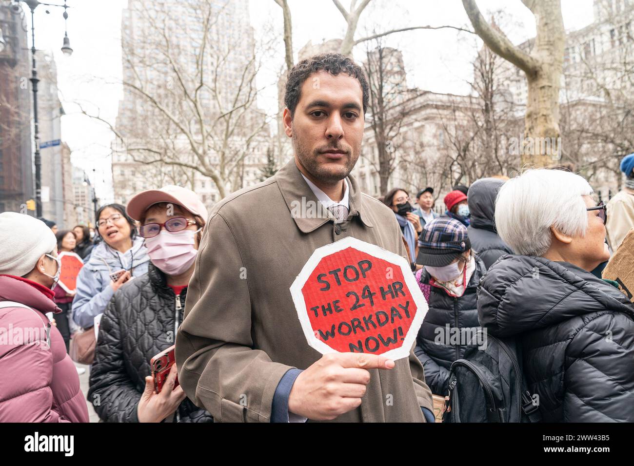 New York, New York, États-Unis. 20 mars 2024. Christopher Marte, membre du conseil municipal, s'est joint à des militants, des travailleurs de la santé et des domestiques qui se rassemblent devant l'hôtel de ville de New York pour demander à la Présidente Adrienne Adams de faire voter la loi "No More 24". Certains ouvriers ont entamé une grève de la faim à la mairie. (Crédit image : © Lev Radin/Pacific Press via ZUMA Press Wire) USAGE ÉDITORIAL SEULEMENT! Non destiné à UN USAGE commercial ! Banque D'Images