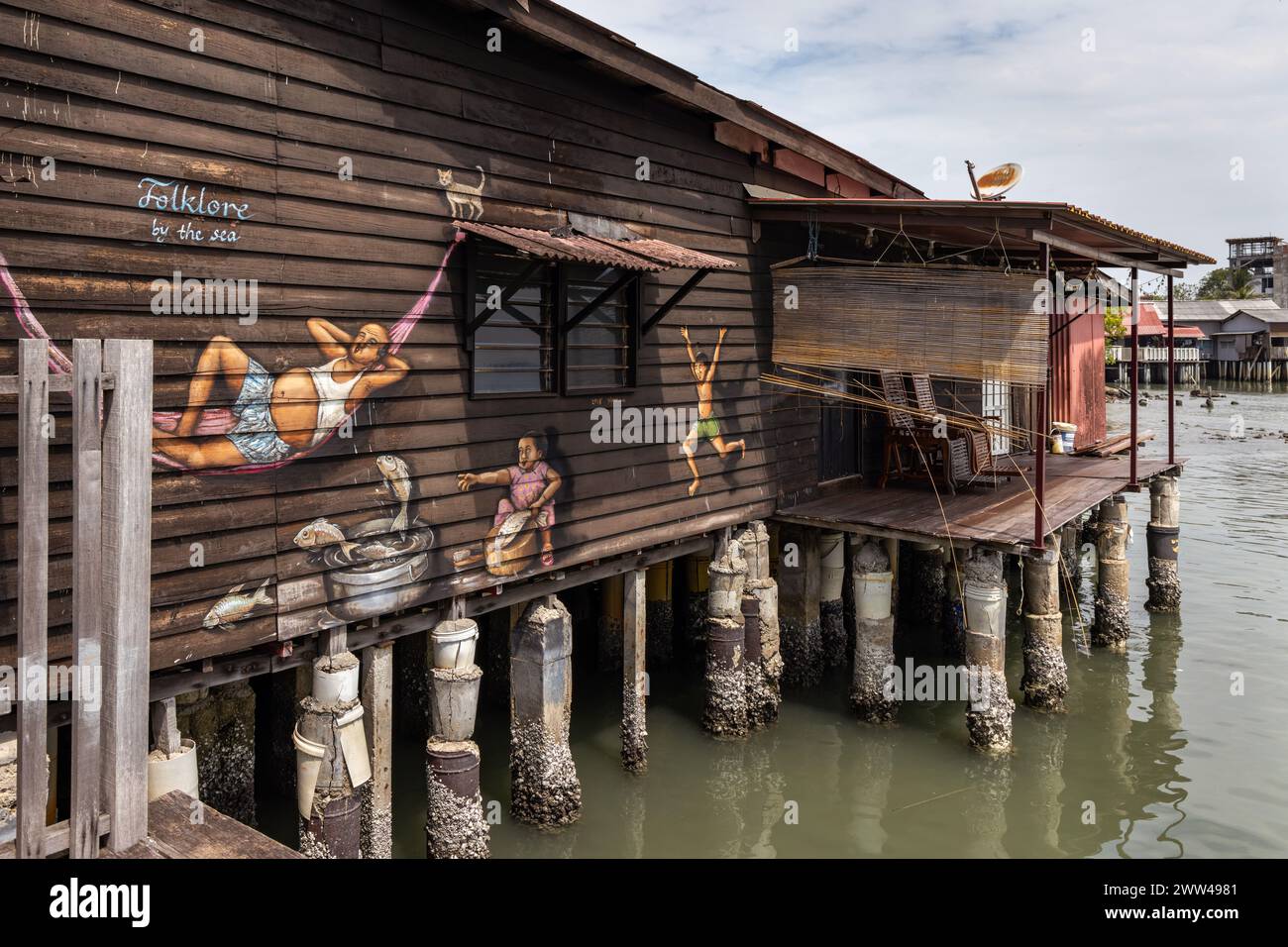 Folklore by the Sea mural de l'artiste singapourien Yip Yew Chong - Street Art sur Chew Jetty à Georgetown, Penang, Malaisie Banque D'Images