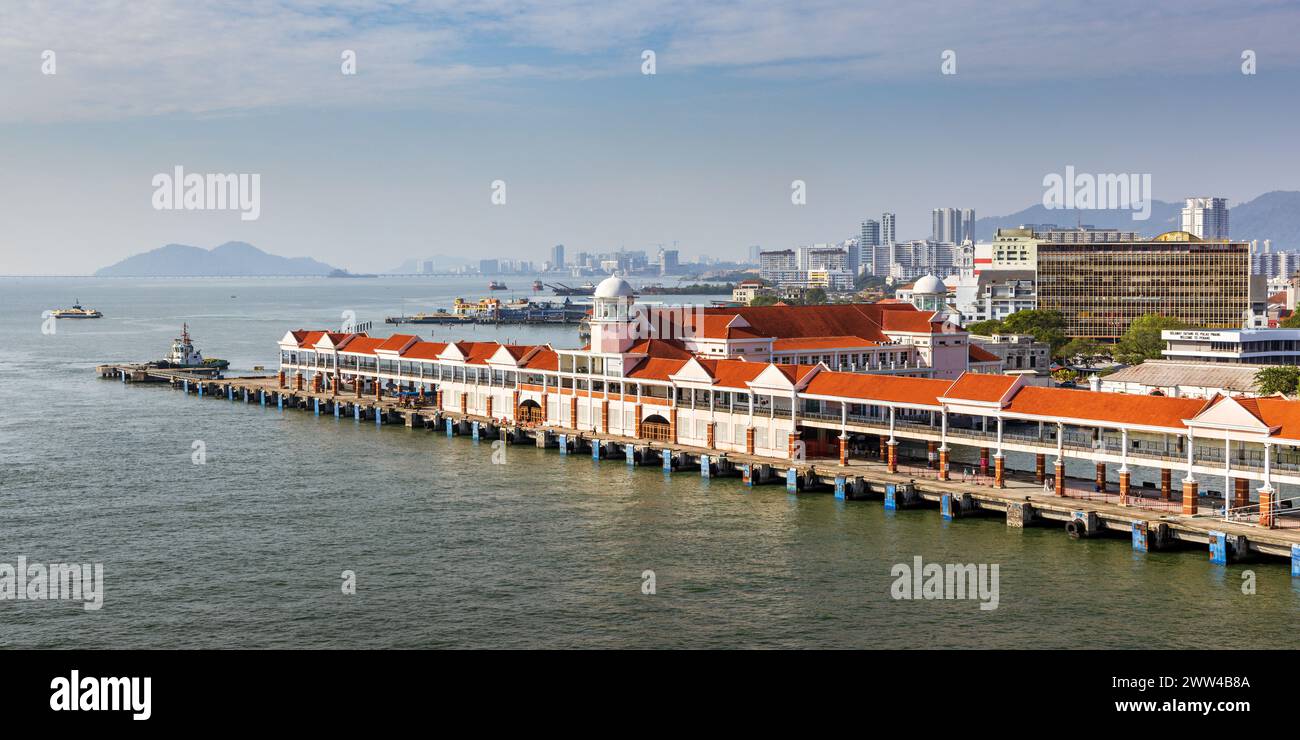 Terminal de croisière de Swettenham Pier, Georgetown, île de Penang, Malaisie. Vue depuis l'amarrage du bateau de croisière Banque D'Images