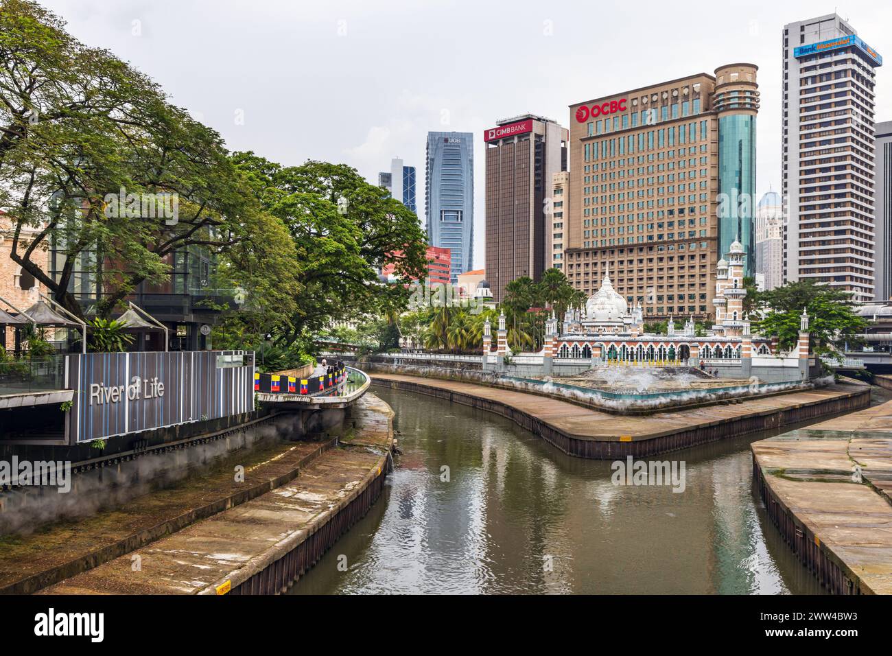 The River of Life / Kolam Biru Fontaine au confluent des rivières Klang et Gombak à Kuala Lumpur, Malaisie Banque D'Images