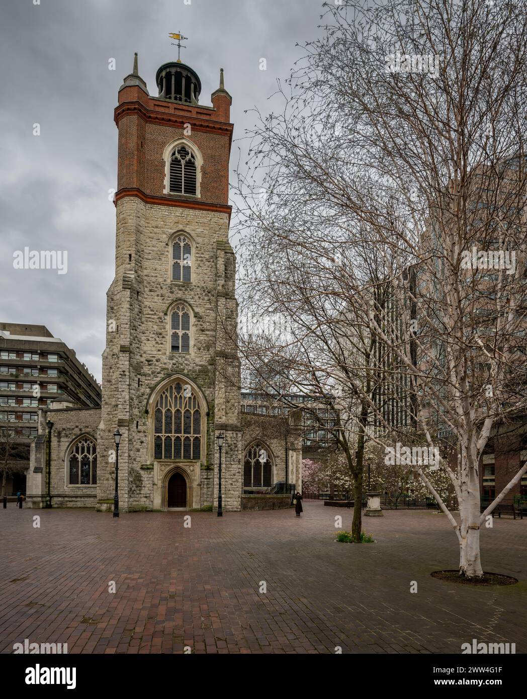 St Giles Cripplegate, une église construite au moyen âge et reconstruite après la seconde Guerre mondiale. Situé sur le domaine Barbican à Londres. Banque D'Images