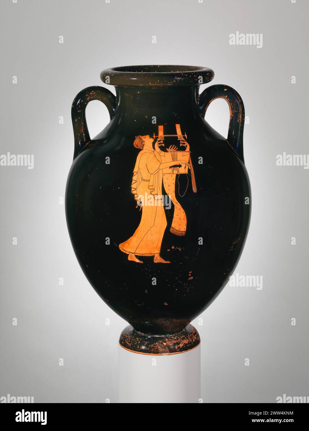 Amphore en terre cuite (pot) période : archaïque tardive . 490 BCE culture : grec, Attique moyen : terre cuite ; figure rouge Banque D'Images