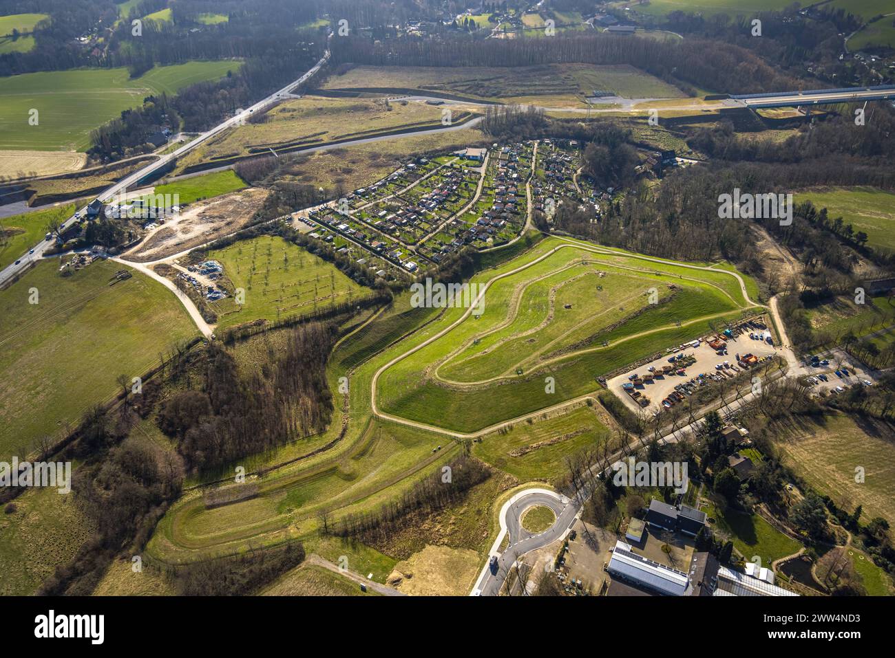 Luftbild, Gewerbegebiet Innovationspark Heiligenhaus, Bertha-Benz-Allee, Heiligenhaus, Ruhrgebiet, Nordrhein-Westfalen, Deutschland ACHTUNGxMINDESTHONORARx60xEURO *** vue aérienne, innovation Park Heiligenhaus Industrial Estate, Bertha Benz Allee, Heiligenhaus, Ruhr area, Rhénanie du Nord-Westphalie, Allemagne ATTENTIONxMINDESTHONORARx60xEURO Banque D'Images