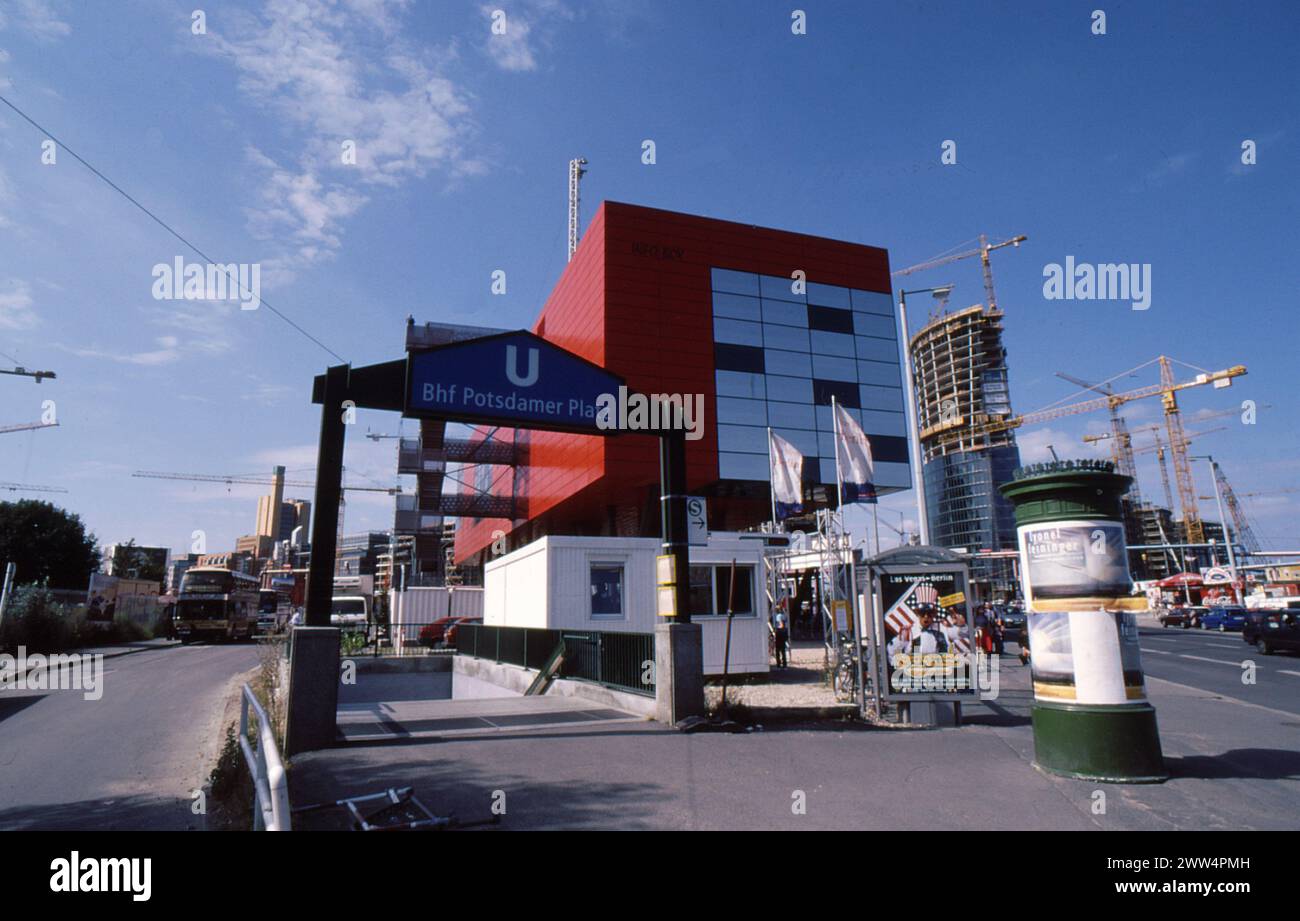 Berlin/Brandenburg/Germany/FILE IMAGES OCTOBET 1998) vue de la capitale allemande Berlin pendant la constriction dans la capitale et la vie dans la capitale allemande Berklin en octobre 1998. (Photo.Francis Joseph Dean/Dean Pictures) Banque D'Images