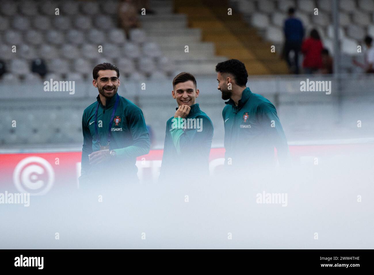 Guimaraes, Portugal. 21 mars 2024. Guimaraes, Portugal, 21 mars 2024 : Jota Silva (Portugal), Francisco Conceiçao (Portugal) et Joao Mario (Portugal) avant le match amical international entre le Portugal et la Suède à l'Estadio Dom Afonso Henriques à Guimaraes, Portugal. (Pedro Porru/SPP) crédit : SPP Sport Press photo. /Alamy Live News Banque D'Images