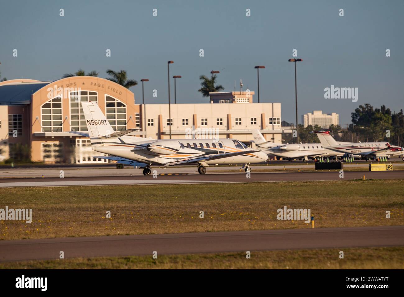 FORT MYERS, FLORIDE : 15 FÉVRIER 2024. 1991 LE CESSNA 560 décolle de l'aéroport page Field de Fort Myers, sur la côte du golfe du Mexique. Floride, États-Unis Banque D'Images