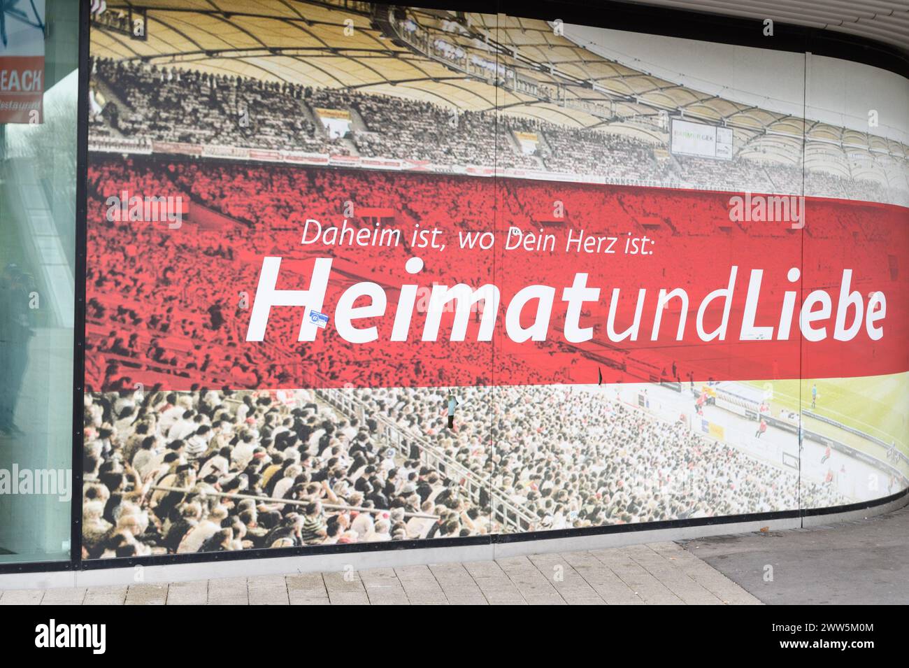 Munich, Allemagne. 10 mars 2024. Munich, Allemagne, 20 mars 2024 : Heimat und Liebe, à côté d'un Fanshop VfB Stuttgart, MHP Arena, Stuttgart. (Sven Beyrich/SPP) crédit : photo de presse sportive SPP. /Alamy Live News Banque D'Images