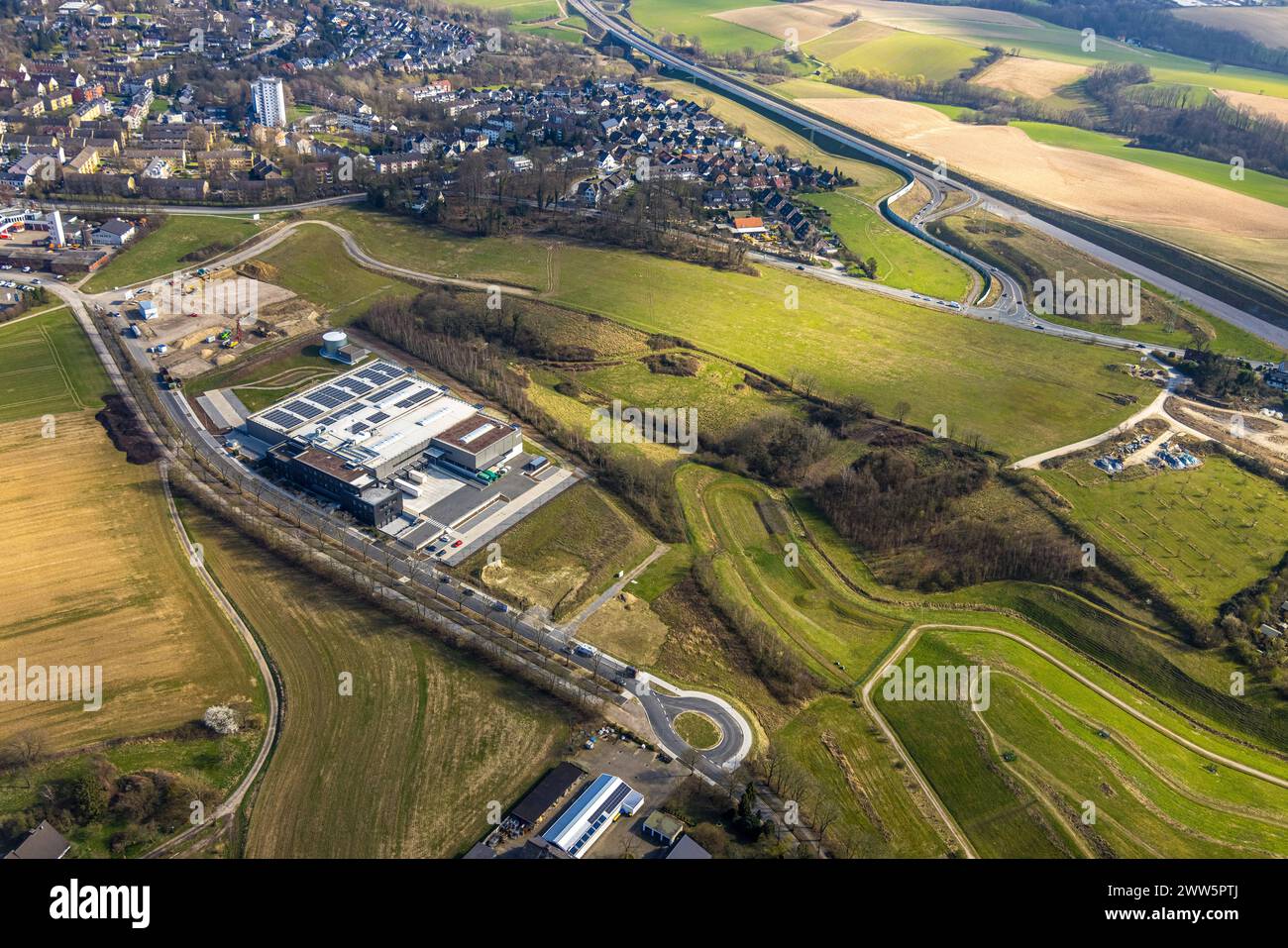 Luftbild, Gewerbegebiet Innovationspark Heiligenhaus, Bertha-Benz-Allee, Firmengebäude R und M de Wit GmbH Grosshändler, Heiligenhaus, Ruhrgebiet, Nordrhein-Westfalen, Deutschland ACHTUNGxMINDESTHONORARx60xEURO *** vue aérienne, zone industrielle Innovationspark Heiligenhaus, Bertha Benz Allee, Company Building R und M de Wit GmbH WholesthonxHholeshale, Rhénanie-Rhénanie-Rhénanie-Rhénanie-Rhénanie-Rhénanie-Rhénanie-Westphalia, Allemagne Banque D'Images