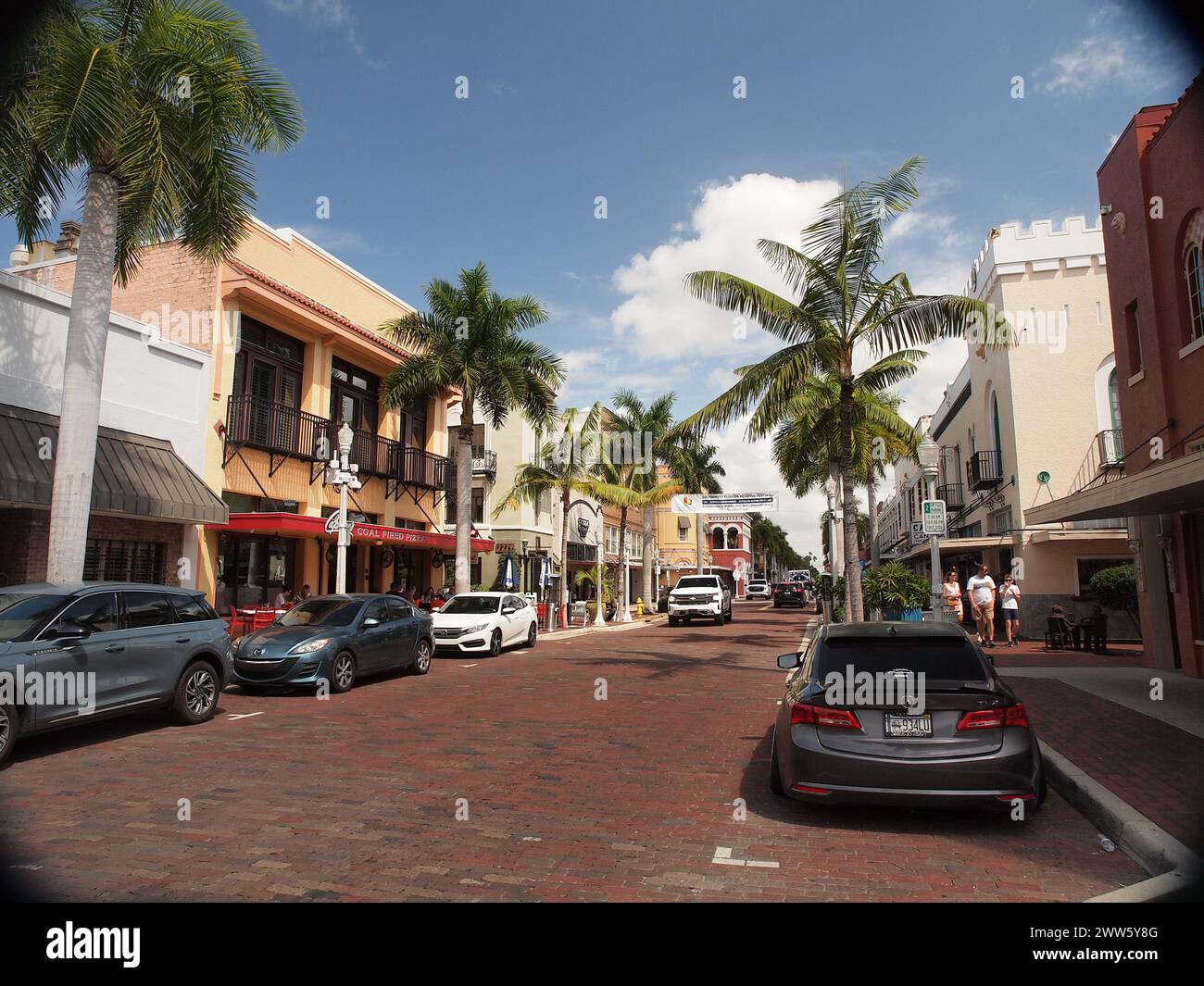 First Street à Fort Myers, Floride. Les bâtiments historiques et uniques le long de la rue sont un regard dans le temps. Banque D'Images