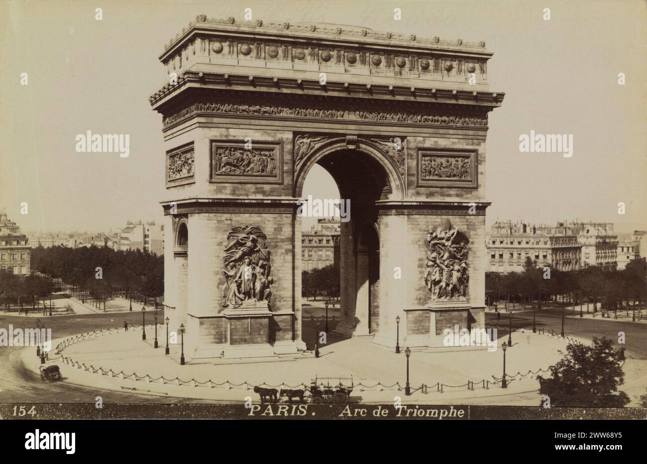 Photo vintage en noir et blanc de l'Arc de Triomphe à Paris, France CA. 1885, impression albumen Banque D'Images