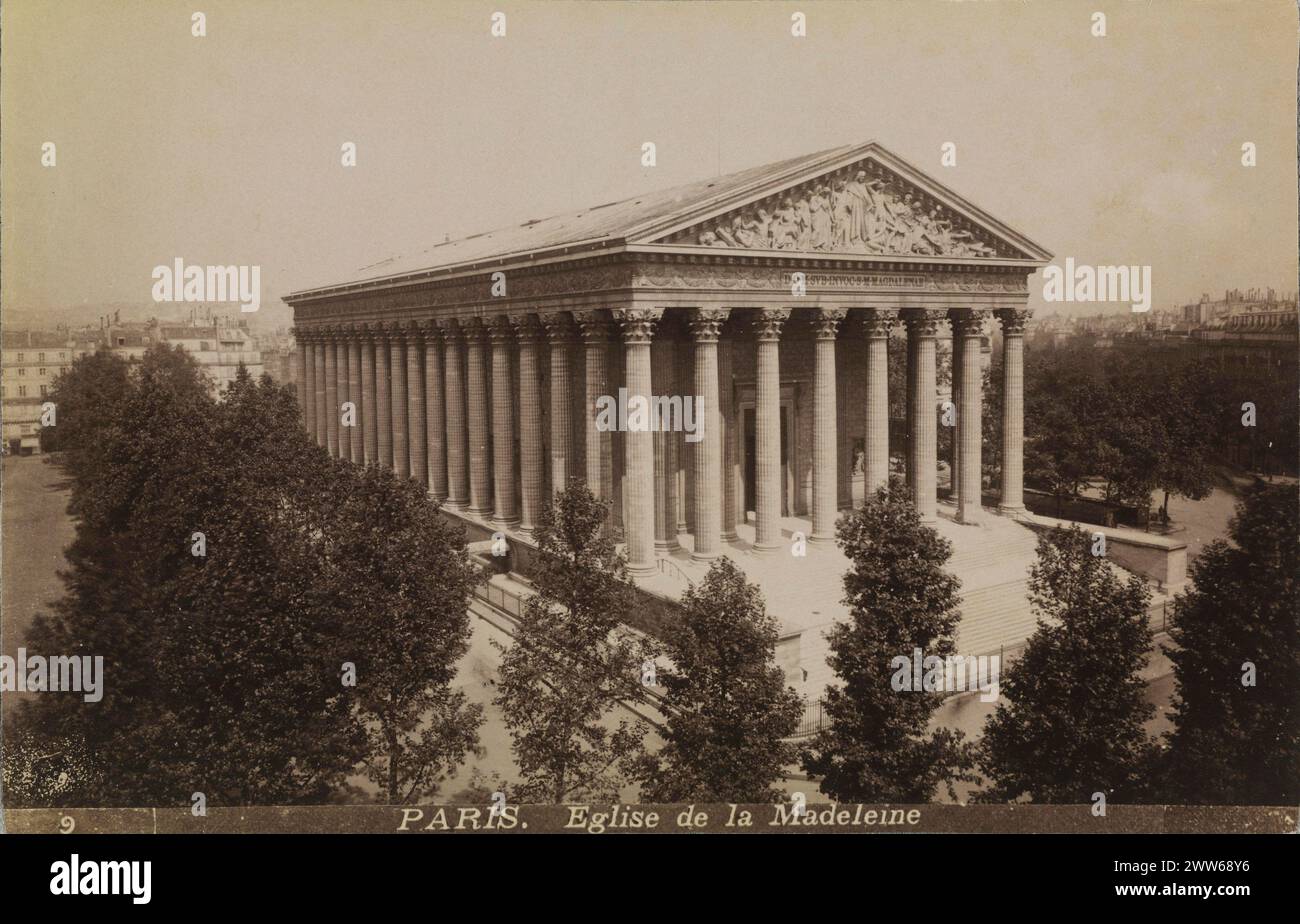 Photo vintage en noir et blanc de l'église de style néoclassique Sainte-Marie-Madeleine à Paris, France CA. 1885, impression albumen Banque D'Images