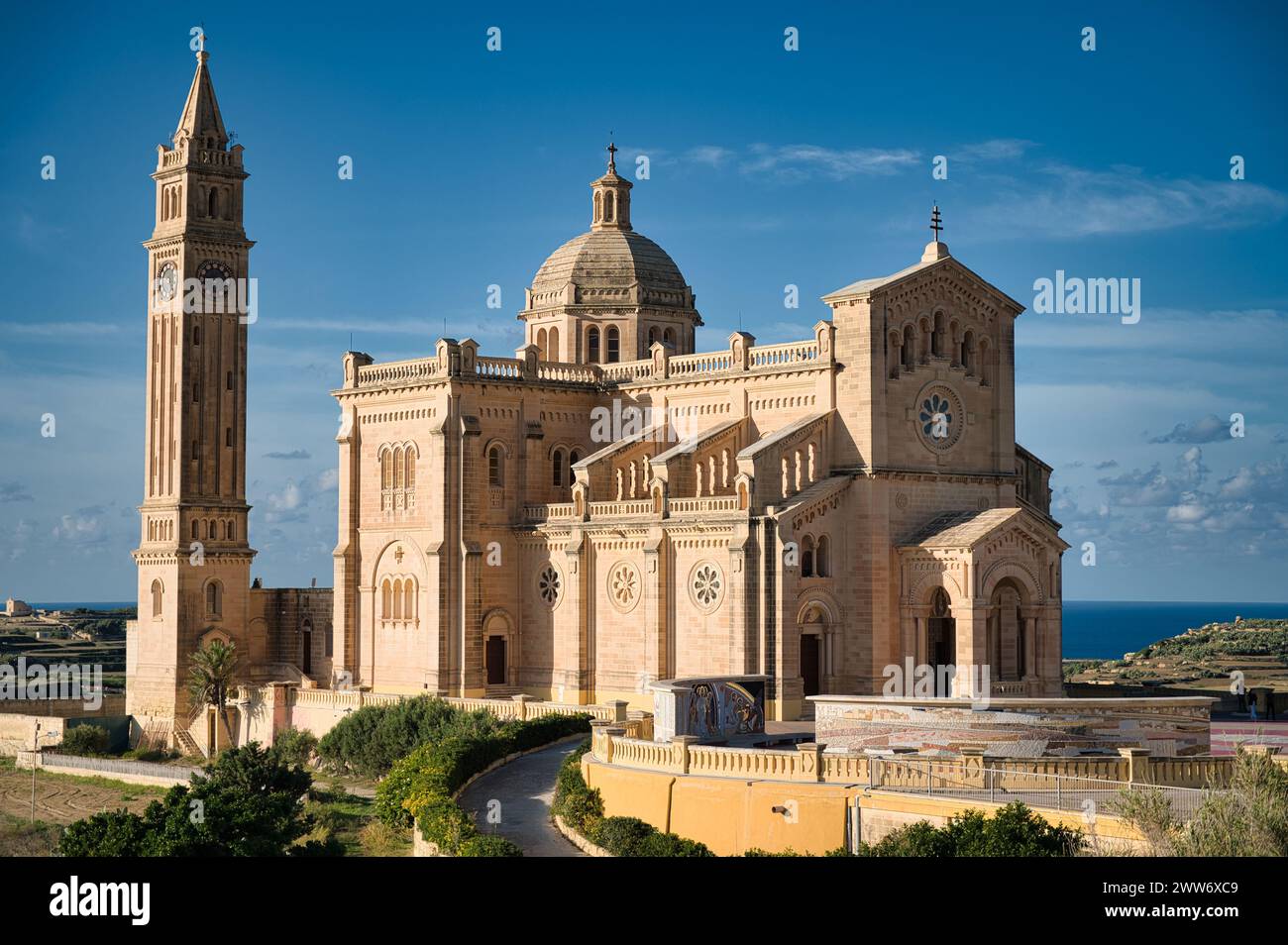 La basilique du Sanctuaire national de la Vierge de Ta' Pinu à Gozo, Malte Banque D'Images