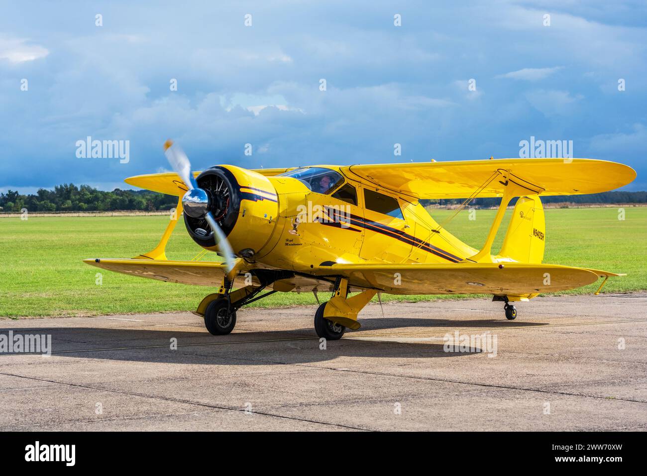 Beech D17S Staggerwing N9405H “High maintenance” au salon aérien de Duxford Battle of Britain 2022, aérodrome de Duxford, Cambridgeshire, Angleterre, Royaume-Uni Banque D'Images