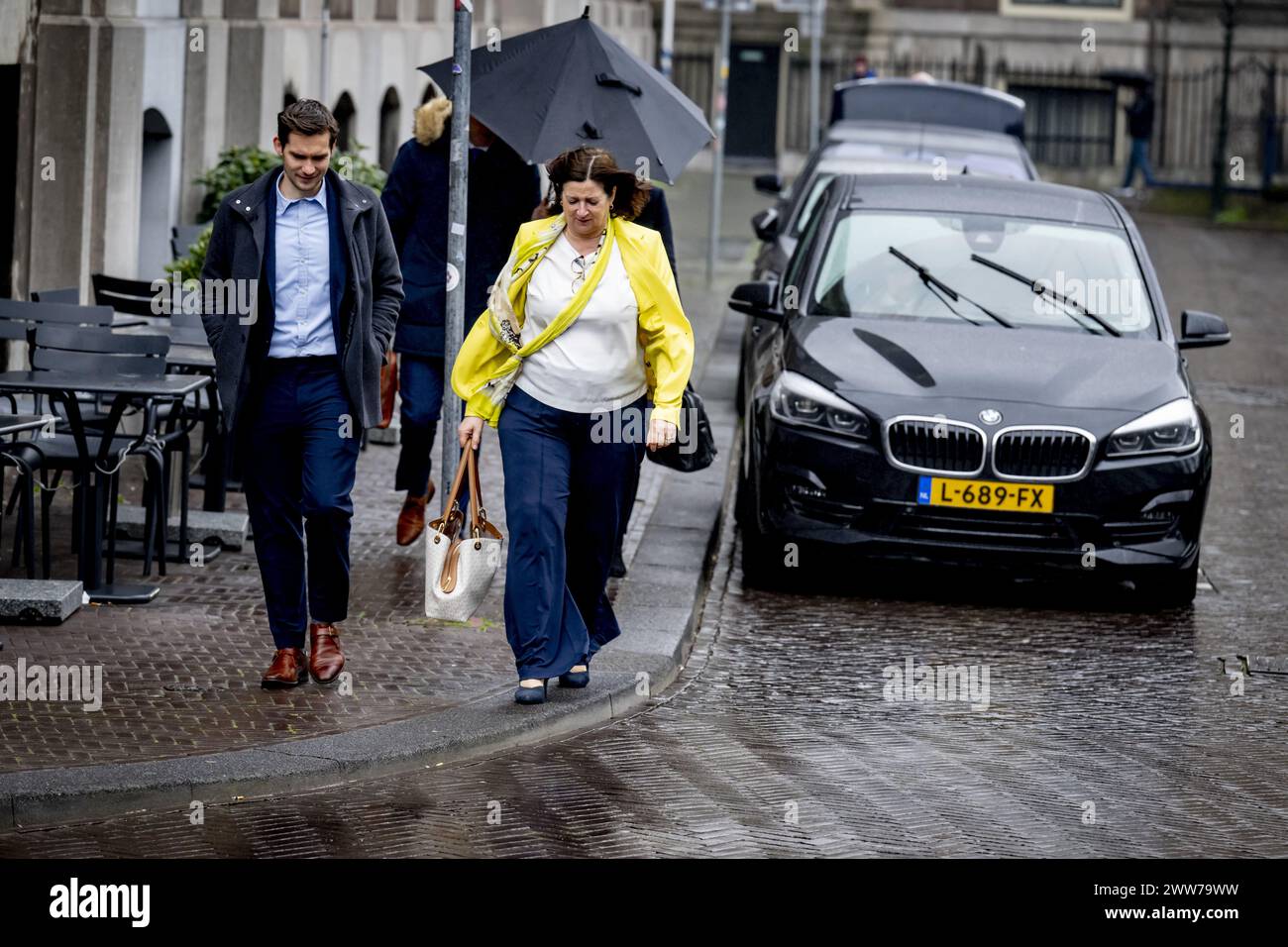 LA HAYE - 22/03/2024, LA HAYE - le ministre sortant Conny Helder pour les soins de longue durée et le sport arrive au Binnenhof. Les ministres assistent à la réunion hebdomadaire du Cabinet. ANP ROBIN UTRECHT pays-bas Out - belgique Out Banque D'Images