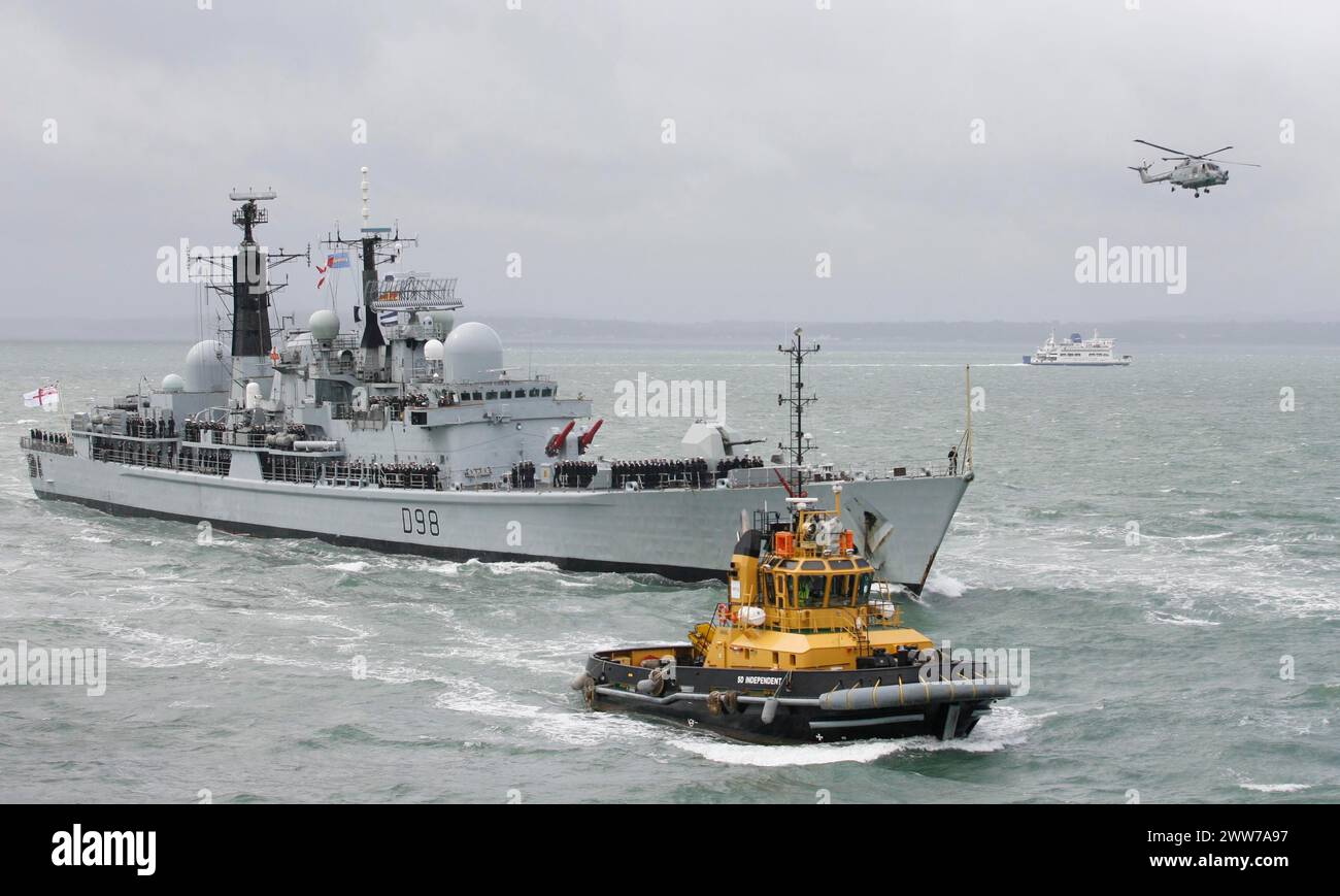 08/07/11.le destroyer type-42 de la Royal Navy HMS York revient aujourd'hui à Portsmouth après un déploiement varié et étendu dans l'Atlantique Sud Banque D'Images