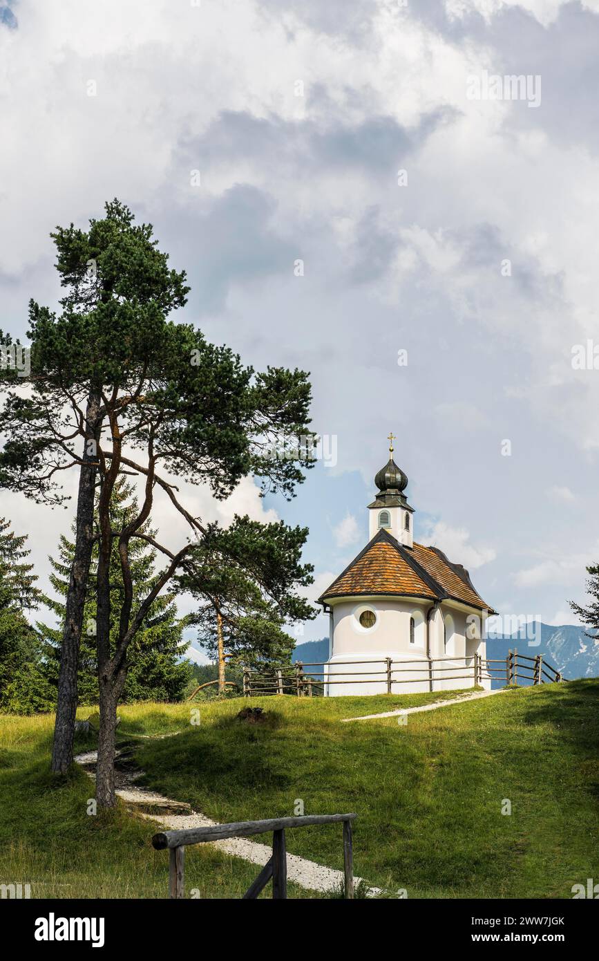 Chapelle Maria Koenigin sur le lac Lautersee, près de Mittenwald, Werdenfelser Land, haute-Bavière, Bavière, Allemagne Banque D'Images