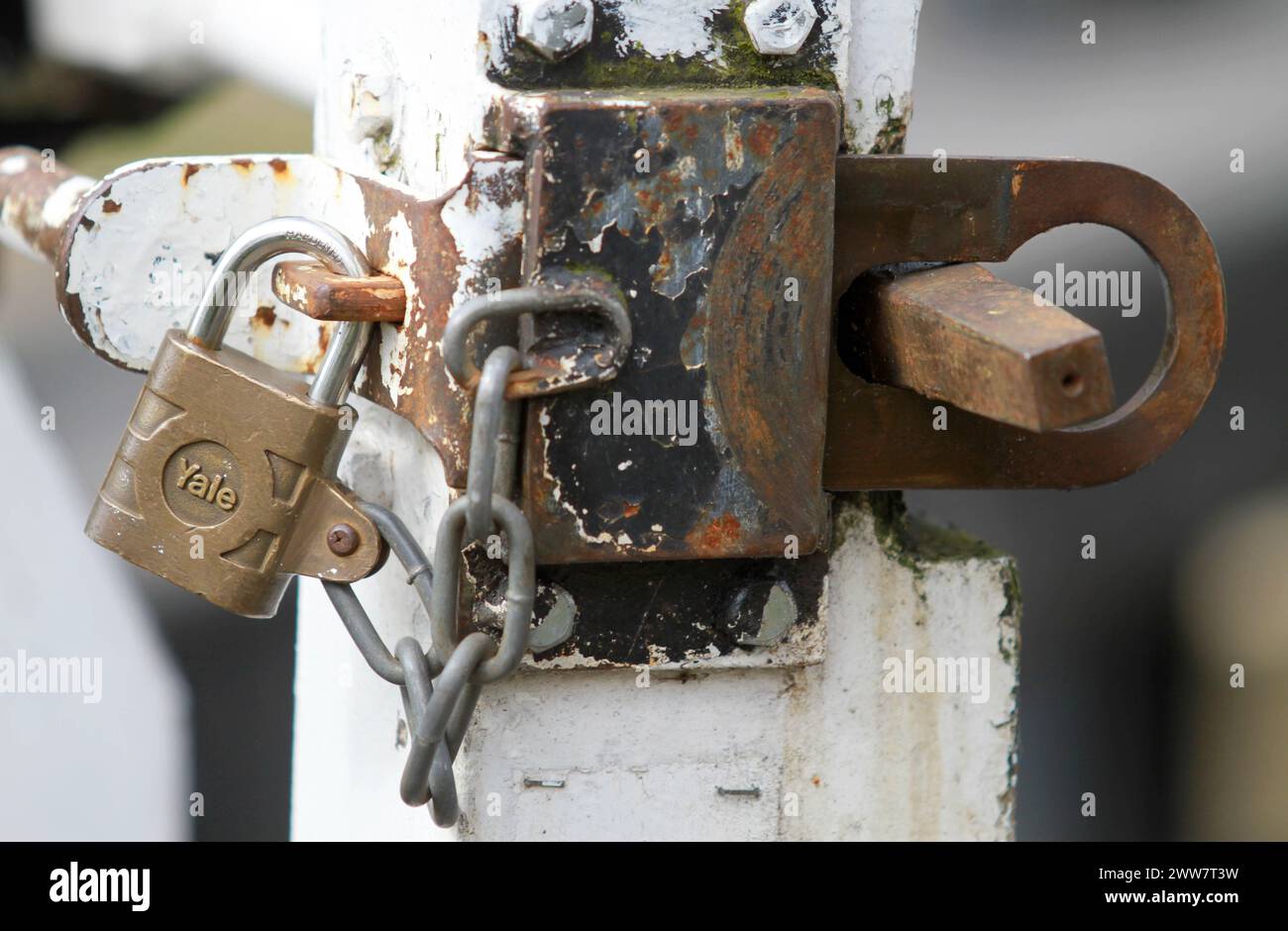 02/04/2012...Kings Lock près de Leicester est enchaîné et cadenassé fermé - c'est la section la plus septentrionale du canal à effectuer par les fermetures. Banque D'Images