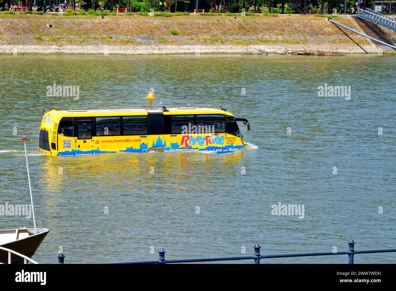 Bus flottant, bus amphibie Banque D'Images