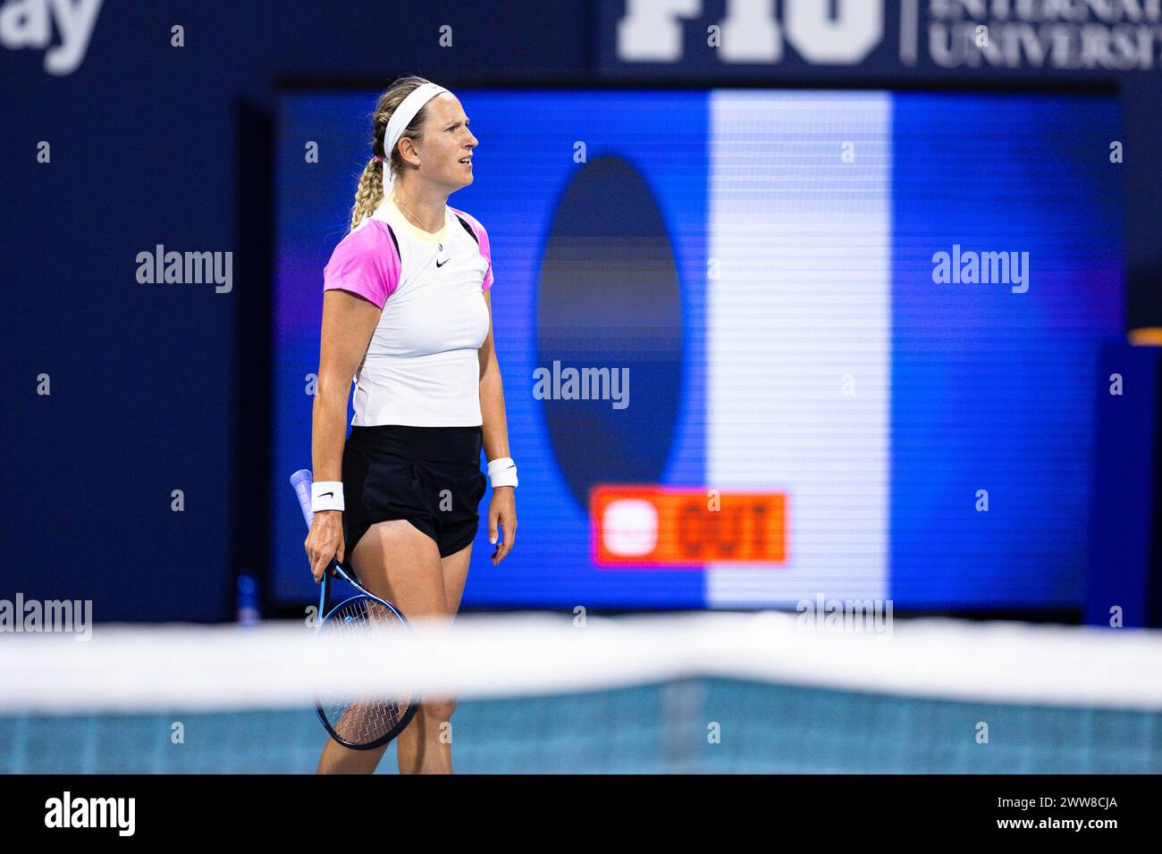 MIAMI GARDENS, FLORIDE - 21 MARS : Victoria Azarenka en action contre Peyton Stearns des États-Unis dans la deuxième ronde le jour 6 de l'Open de Miami présenté par Itau au Hard Rock Stadium le 21 mars 2024 à Miami Gardens. (Photo de Mauricio Paiz) Banque D'Images