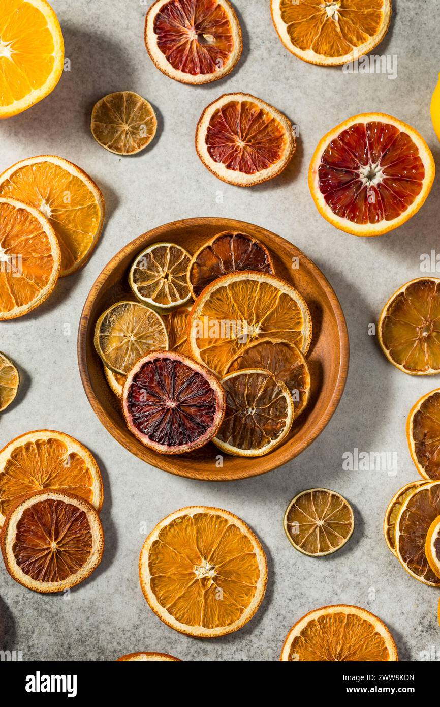 Agrumes déshydratés séchés sains avec oranges citron vert et citrons Banque D'Images