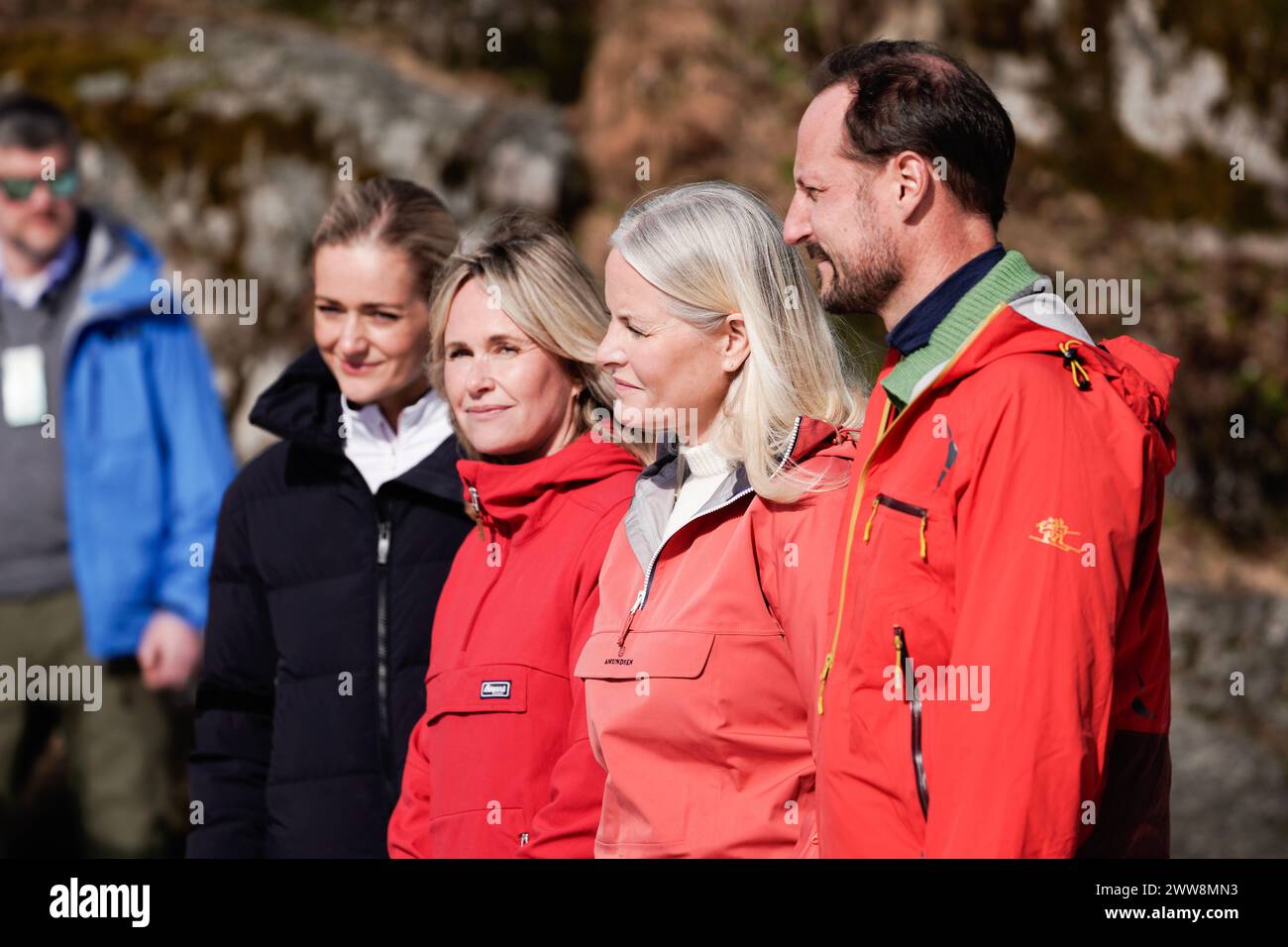 Oslo 20240322.le prince héritier norvégien Haakon et la princesse héritière mette-Marit procèdent vendredi à l'ouverture officielle de la préparation de Pâques à l'aide populaire norvégienne dans la zone de baignade d'Ulsrudvannet à Oslo. Photo : Cornelius Poppe / NTB Banque D'Images