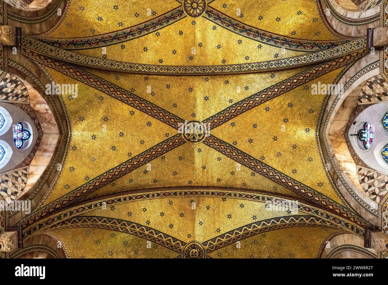 Plafond en mosaïque d'or de la chapelle Fitzrovia, Pearson Square, Londres, Angleterre Banque D'Images