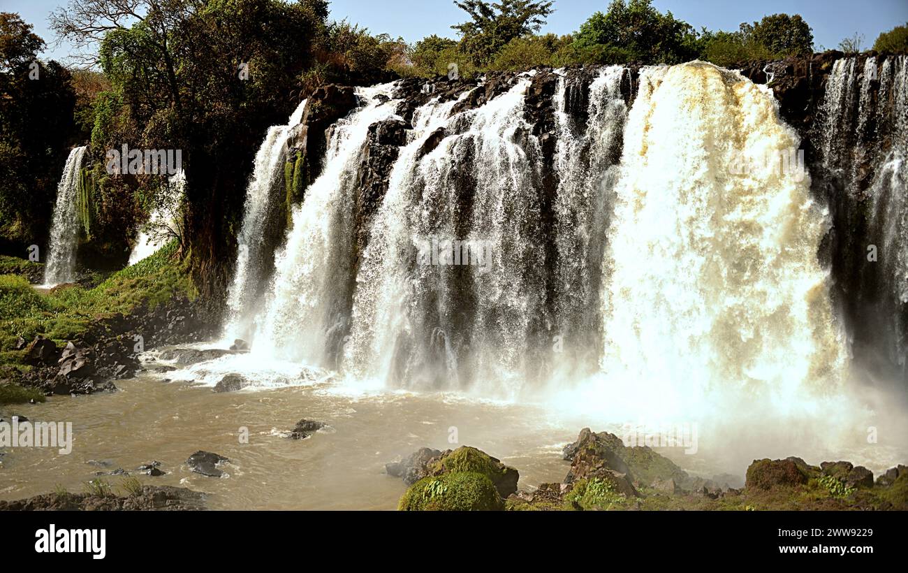 Les chutes du Nil Bleu sont des cascades situées en Ethiopie. Connus sous le nom de Tis Issat ou Tissisat en amharique, ils sont situés dans la première partie de la rivière, ab Banque D'Images