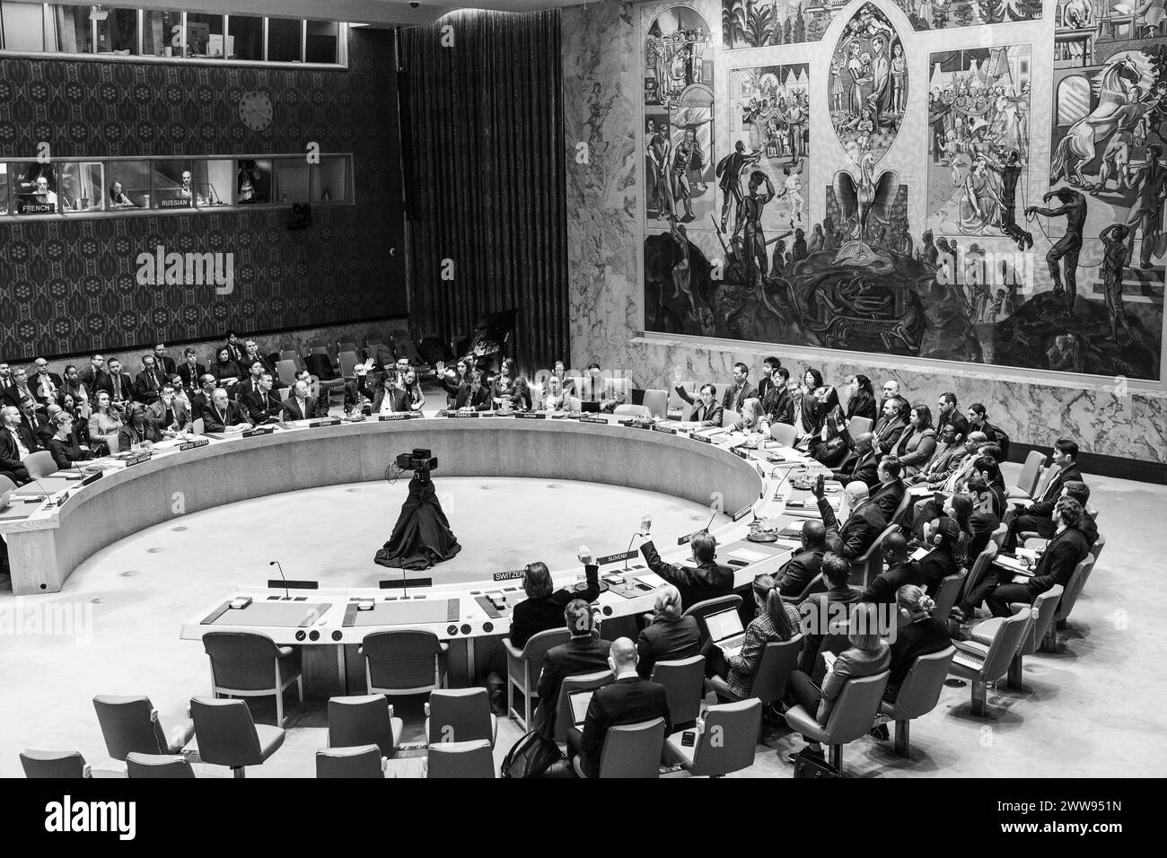 Vote sur la résolution présentée par les États-Unis lors de la réunion du SC au siège de l'ONU à New York le 22 mars 2024. La Chine et la Russie ont opposé leur veto à la résolution Banque D'Images