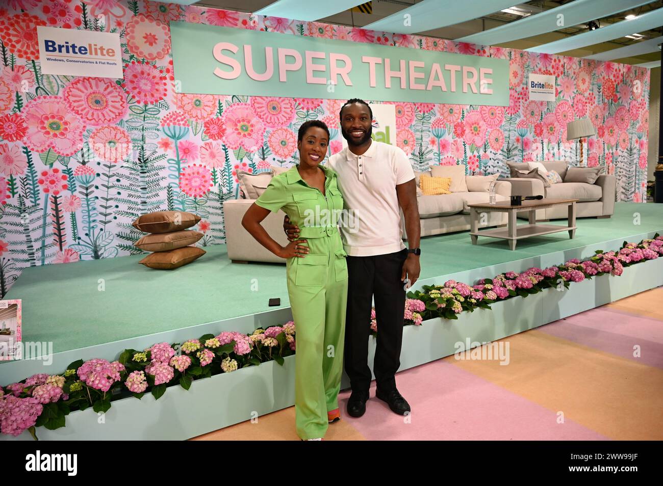 Londres, Royaume-Uni. 22 mars 2024. Scarlette Douglas et Stuart Douglas secrets de développement immobilier au Super Theatre au Ideal Home Show - printemps Pâques ouverture à Olympia, Londres, Royaume-Uni. Crédit : Voir Li/Picture Capital/Alamy Live News Banque D'Images