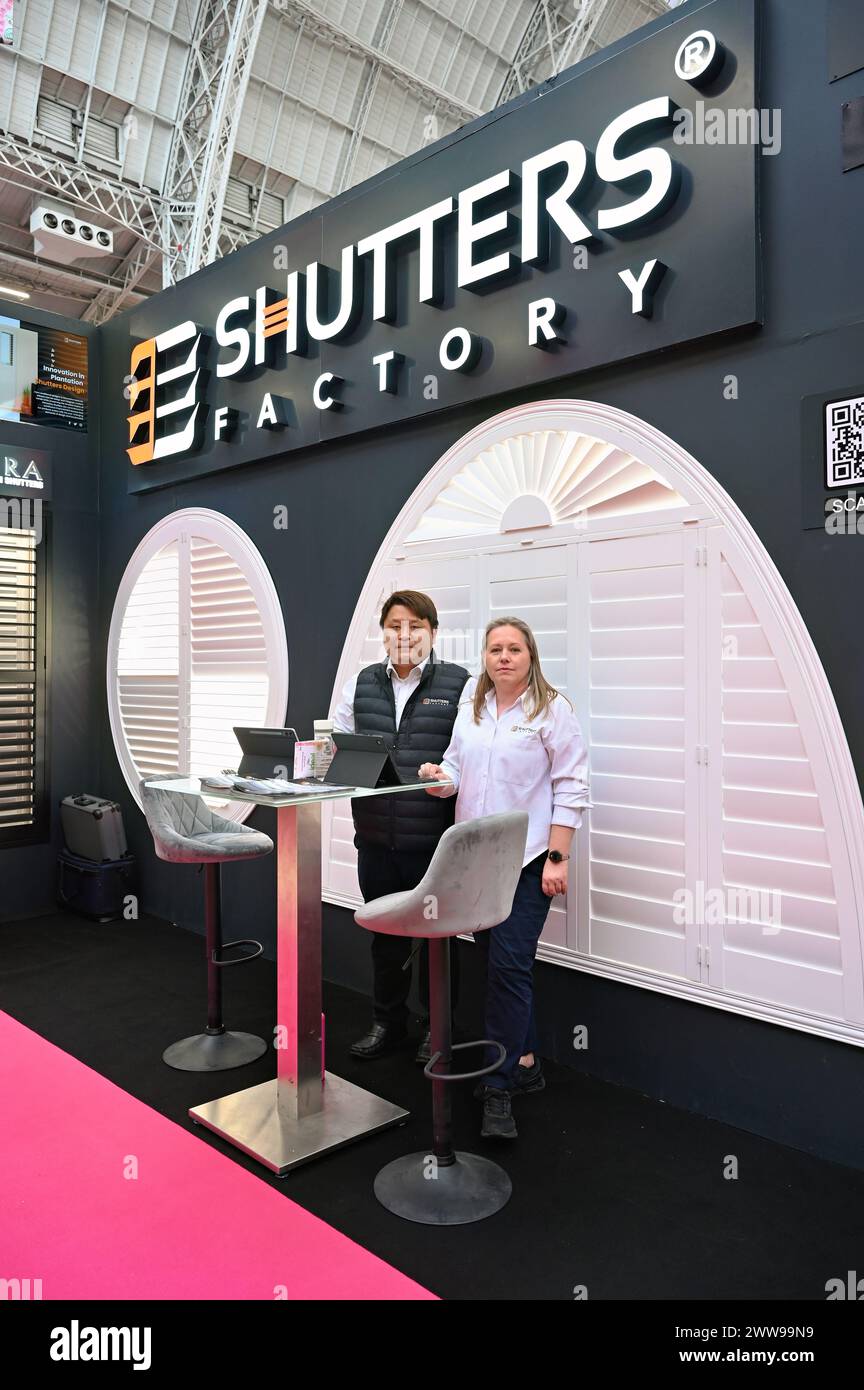 Londres, Royaume-Uni. 22 mars 2024. Exposition Shutters Factory Stall à The Ideal Home Show - Spring Easter Opening Day à Olympia, Londres, Royaume-Uni. Crédit : Voir Li/Picture Capital/Alamy Live News Banque D'Images