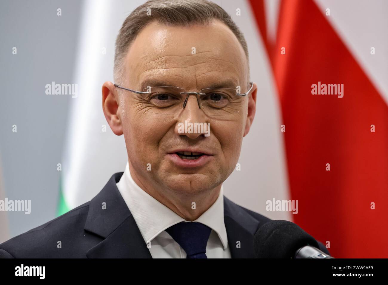 Le Président de la Pologne Andrzej Duda fait une déclaration lors d'une rencontre bilatérale avec le Président de la Hongrie Tamás Sulyok à Stary Sacz, Pologne, le 22 mars 2024. Banque D'Images
