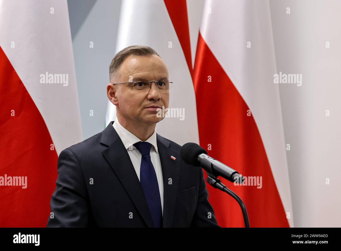 Le Président de la Pologne Andrzej Duda fait une déclaration lors d'une rencontre bilatérale avec le Président de la Hongrie Tamás Sulyok à Stary Sacz, Pologne, le 22 mars 2024. Banque D'Images