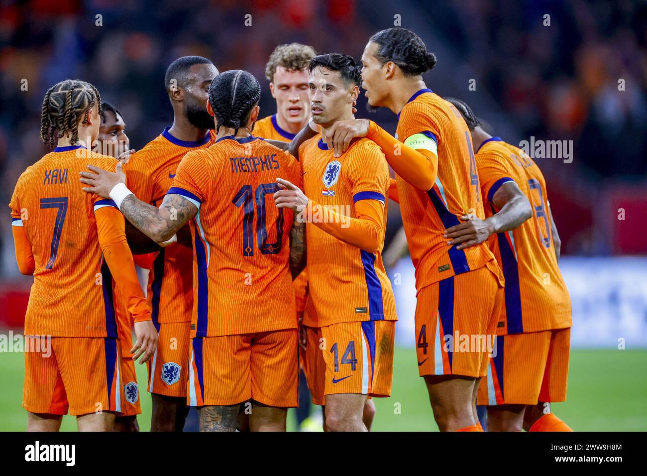 Amsterdam, pays-Bas. 22 mars 2024. AMSTERDAM, 22-03-2024, JohanCruyff Stadium, match amical entre les pays-Bas et l'Écosse saison 2023/2024. Le joueur néerlandais Tijani Reijnders marque le 1-0 et célèbre son but avec l'équipe crédit : Pro Shots/Alamy Live News Banque D'Images