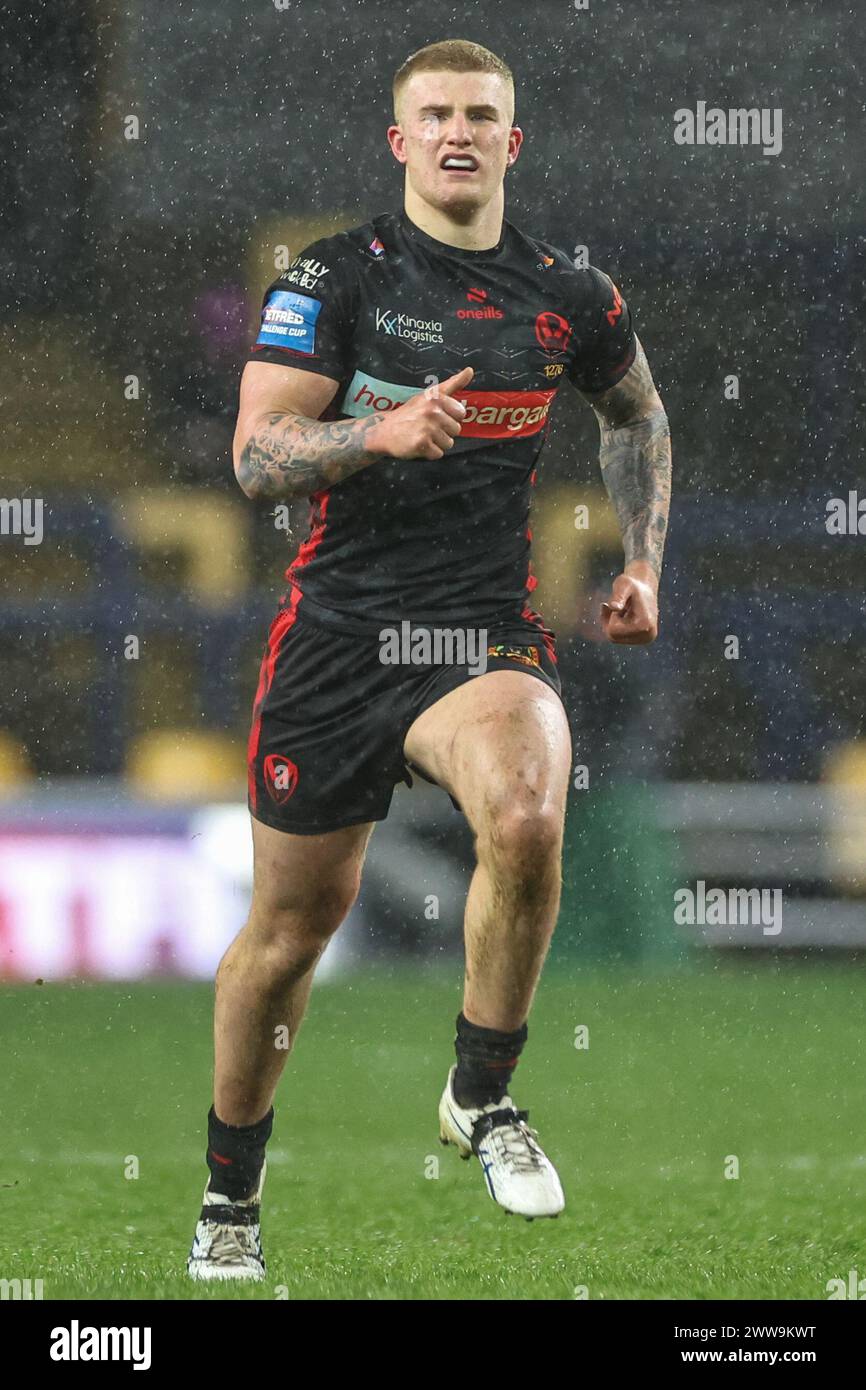 George Delaney de préparé Helens pendant le match de sixième ronde de la Betfred Challenge Cup Leeds Rhinos vs St Helens au stade Headingley, Leeds, Royaume-Uni, le 22 mars 2024 (photo de Mark Cosgrove/News images) Banque D'Images