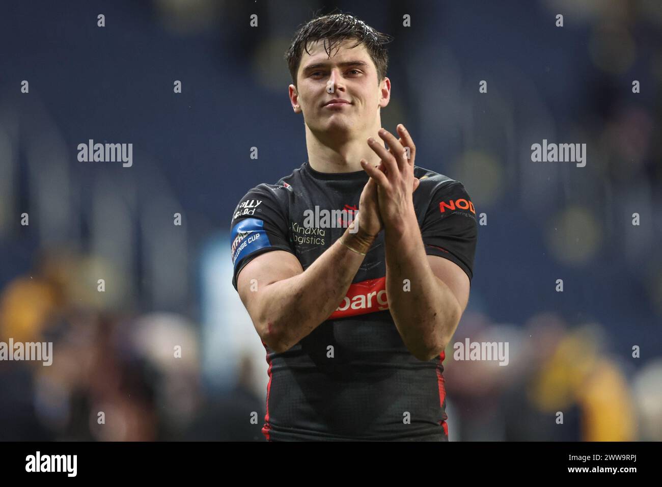 Leeds, Royaume-Uni. 22 mars 2024. Jon Bennison de composé Helens applaudit les fans itinérants lors du match de la sixième ronde de la Betfred Challenge Cup Leeds Rhinos vs St Helens au Headingley Stadium, Leeds, Royaume-Uni, le 22 mars 2024 (photo par Mark Cosgrove/News images) à Leeds, Royaume-Uni, le 22 mars 2024. (Photo de Mark Cosgrove/News images/SIPA USA) crédit : SIPA USA/Alamy Live News Banque D'Images