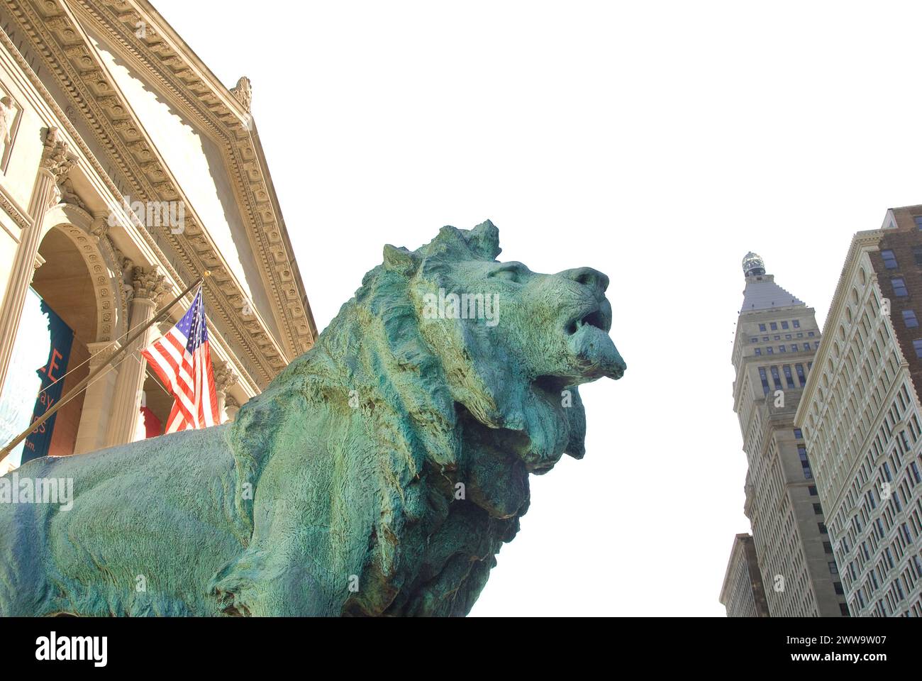 Monument célèbre, les lions de bronze se dressent à l'entrée de l'Art Institute of Chicago - les lions ont été finis en 1894 par le sculpteur Edward Kemeys Banque D'Images