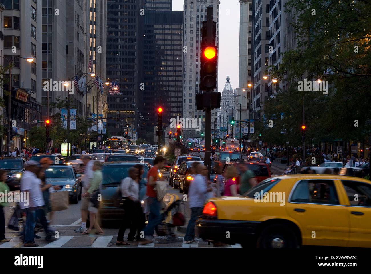 Le Magnificent Mile, la partie nord de Michigan Avenue entre la rivière Chicago et Lake Shore Drive avec des boutiques exclusives, des hôtels et des restaurants Banque D'Images