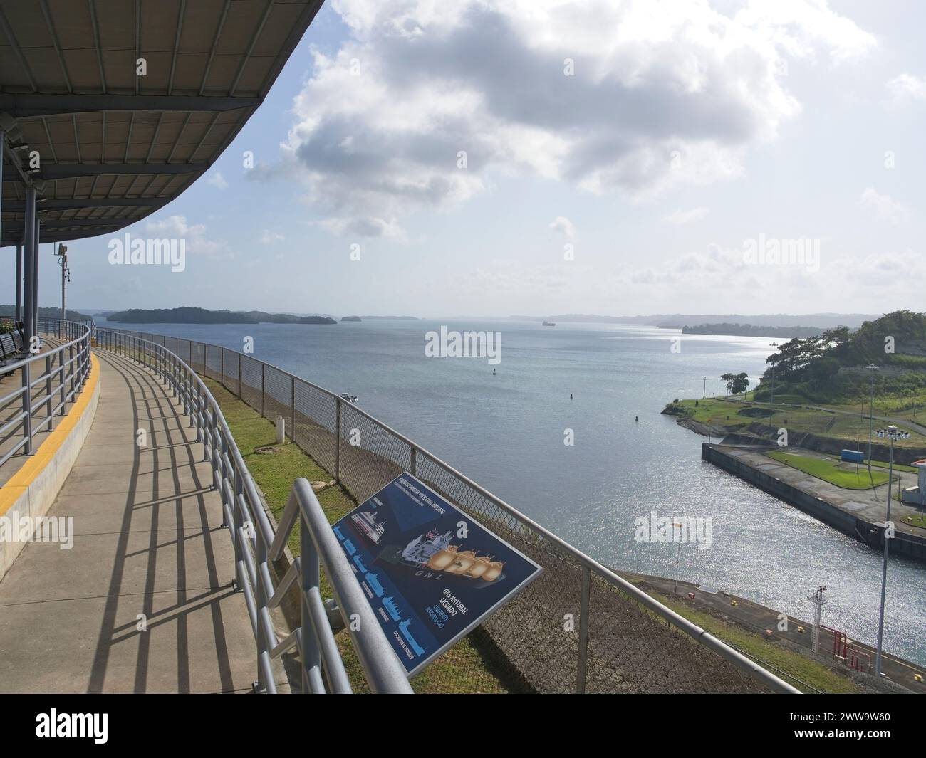 Tour de contrôle d'Agua Clara et vue sur le pont Banque D'Images