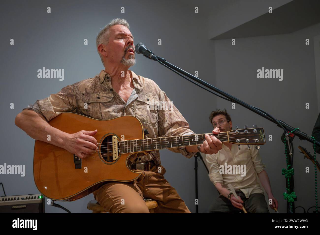 Guitariste Jay Knutsen, Early Spirit, Folk Group Banque D'Images